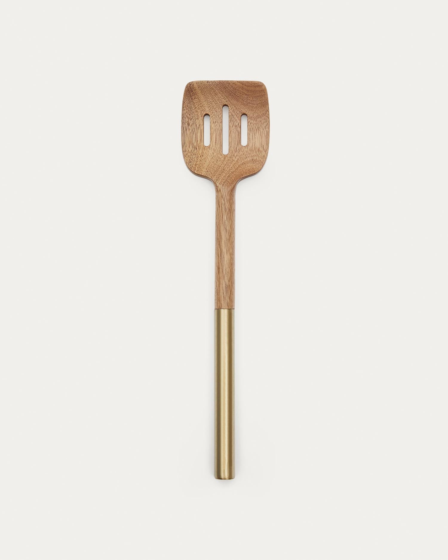 Sataya Pfannenwender mit Löchern aus FSC 100% Akazienholz in Braun, Gold präsentiert im Onlineshop von KAQTU Design AG. Kochbesteck ist von Kave Home