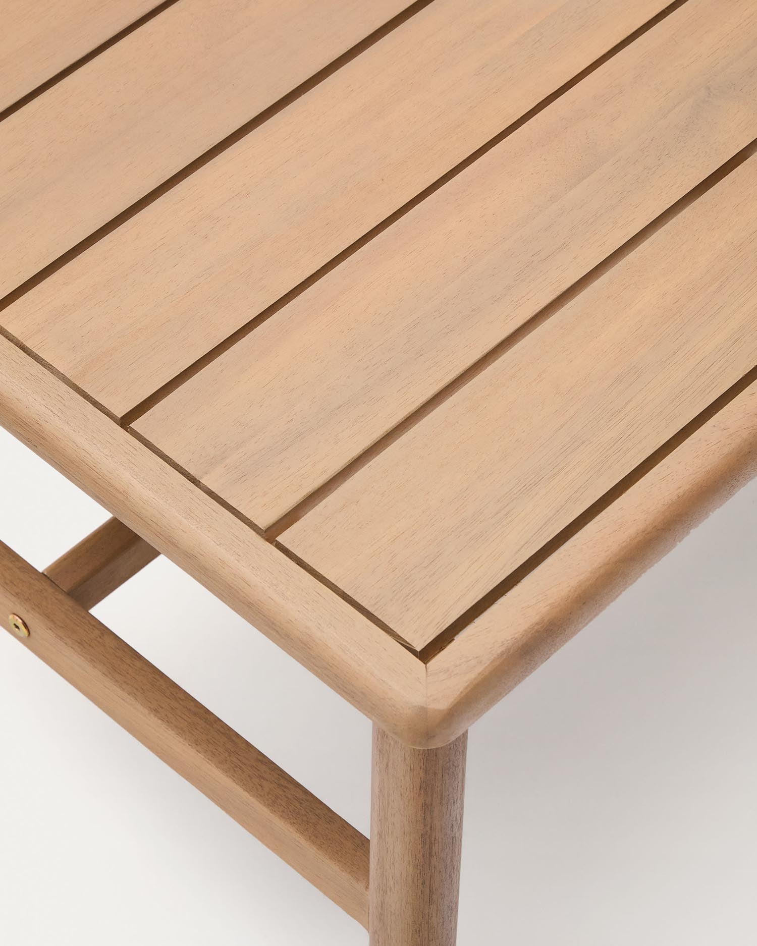 Entdecken Sie das Alabe Set: 2-Sitzer-Sofa, 2 Sessel und Couchtisch aus hochwertigem Akazienholz. Ideal für stilvolles, nachhaltiges Wohnen.