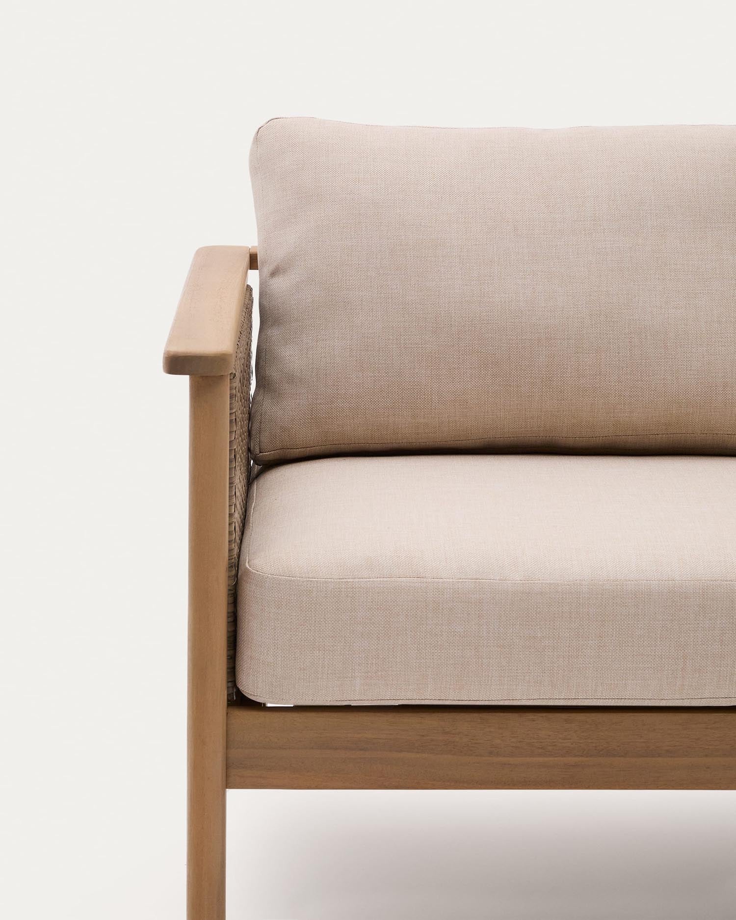 Erleben Sie das Alabe Set: 2-Sitzer-Sofa, 2 Sessel und Couchtisch aus FSC-zertifiziertem Akazienholz. Perfekt für umweltbewusste Eleganz.