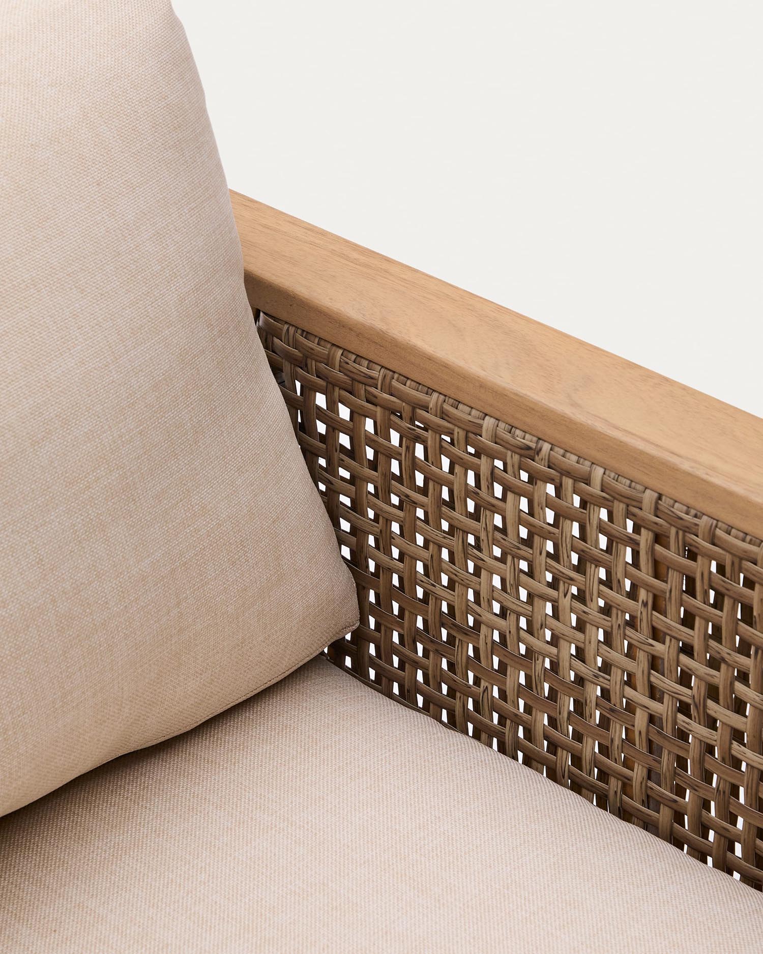 Entdecken Sie das Alabe Set: stilvolles 2-Sitzer-Sofa, 2 Sessel und Couchtisch aus nachhaltigem Akazienholz. Ideal für gemütliche Stunden!