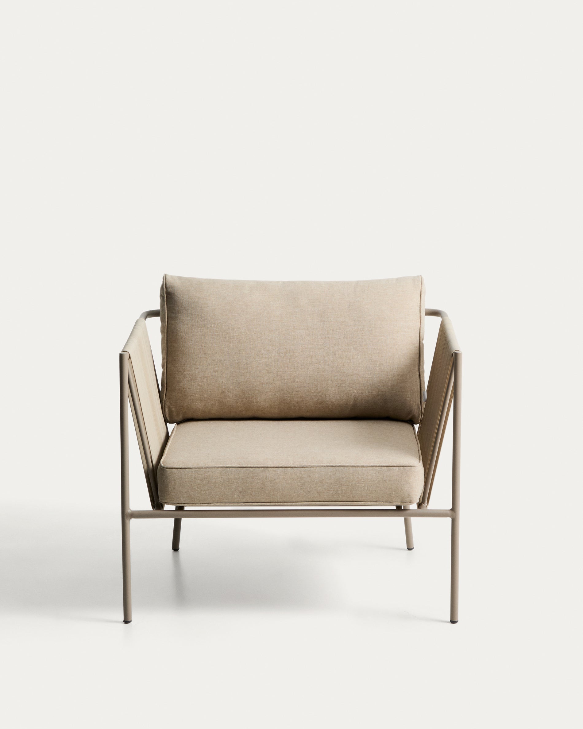 Outdoor-Sessel Zivia aus ecrufarbenem Seil und taupefarben verzinktem Stahl in Beige präsentiert im Onlineshop von KAQTU Design AG. Outdoor-Sessel ist von Kave Home