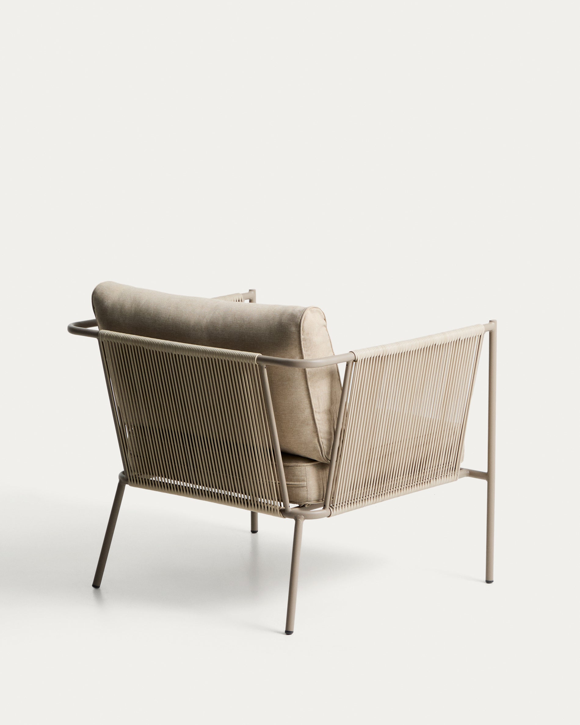 Outdoor-Sessel Zivia aus ecrufarbenem Seil und taupefarben verzinktem Stahl in Beige präsentiert im Onlineshop von KAQTU Design AG. Outdoor-Sessel ist von Kave Home