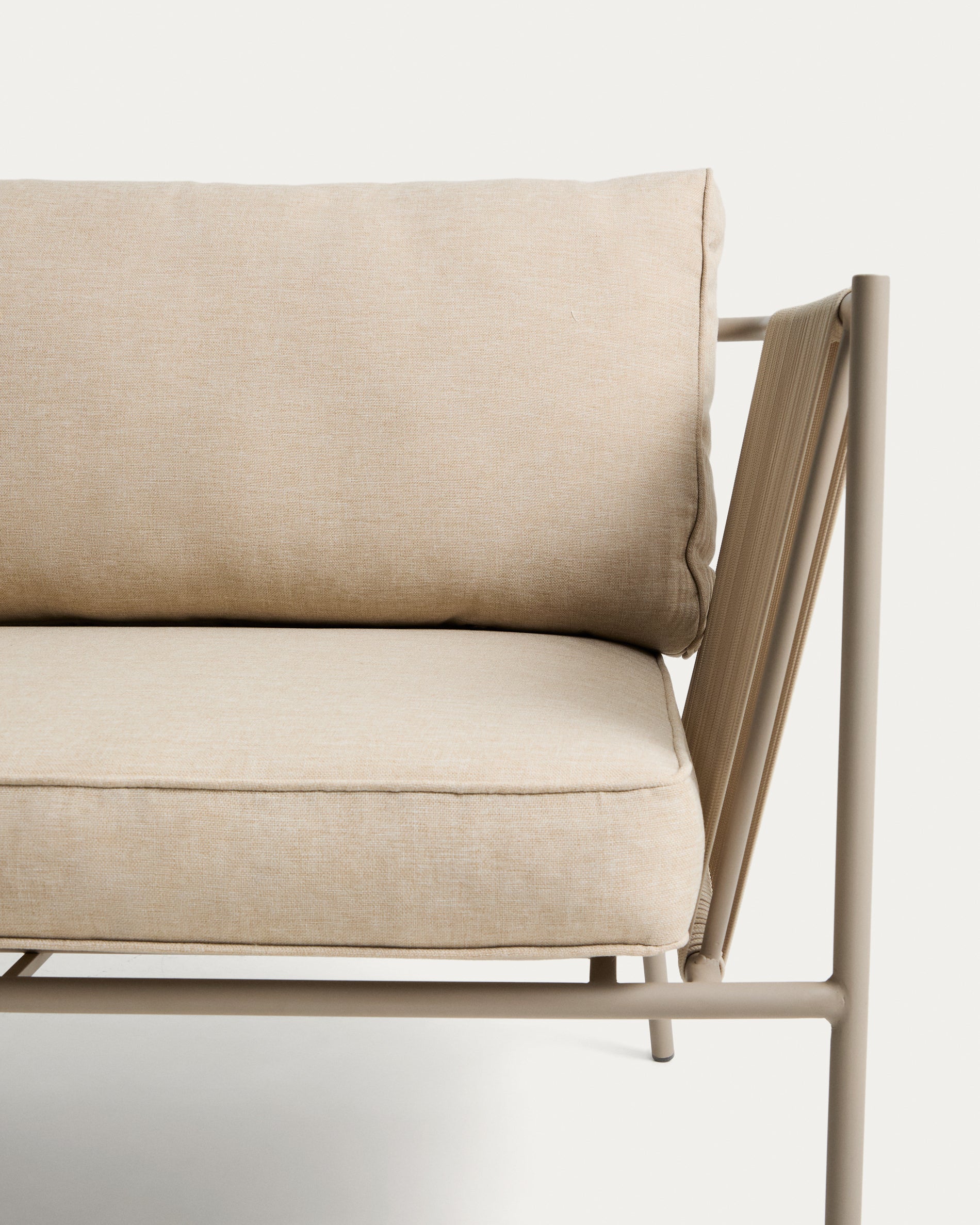 2-Sitzer-Outdoor-Sofa Zivia aus écrufarbenem Seil und taupefarben verzinktem Stahl 178 cm in Beige präsentiert im Onlineshop von KAQTU Design AG. Loungesofa ist von Kave Home