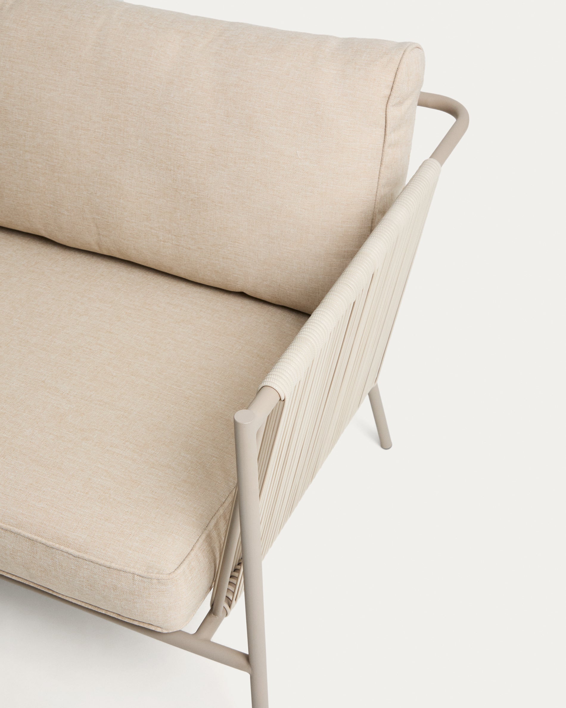 2-Sitzer-Outdoor-Sofa Zivia aus écrufarbenem Seil und taupefarben verzinktem Stahl 178 cm in Beige präsentiert im Onlineshop von KAQTU Design AG. Loungesofa ist von Kave Home