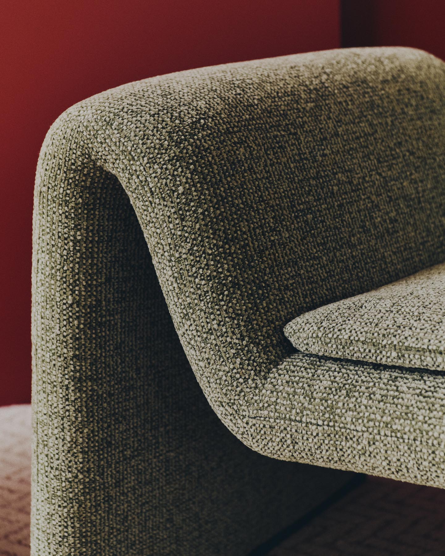 Sessel Melvia mit grüner Chenille in Hellgrün präsentiert im Onlineshop von KAQTU Design AG. Sessel ist von Kave Home