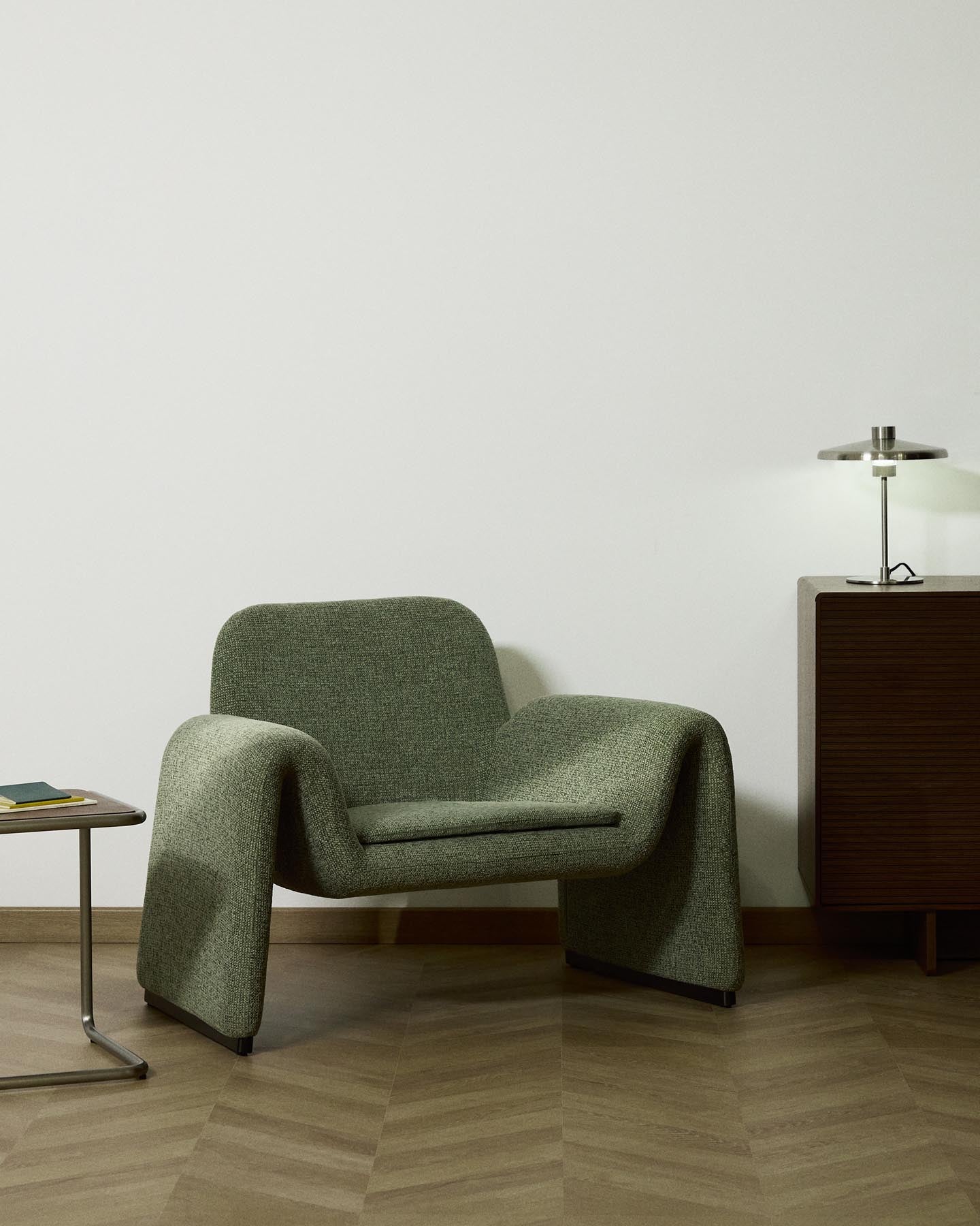 Sessel Melvia mit grüner Chenille in Hellgrün präsentiert im Onlineshop von KAQTU Design AG. Sessel ist von Kave Home