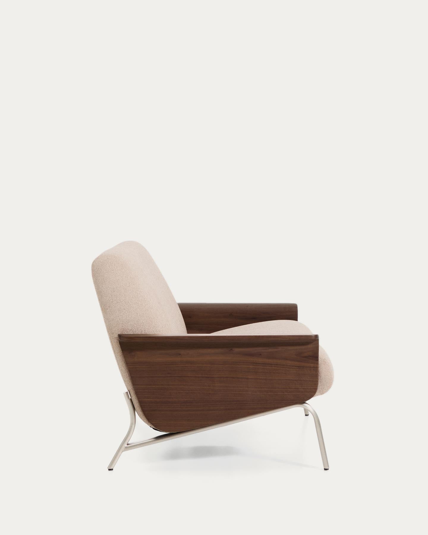 3-Sitzer-Sofa Amsen in Hellbraun aus Nussbaumsperrholz und Beinen aus em gebürsteten Edelstahl 190 cm in Hellbraun präsentiert im Onlineshop von KAQTU Design AG. 3er Sofa ist von Kave Home