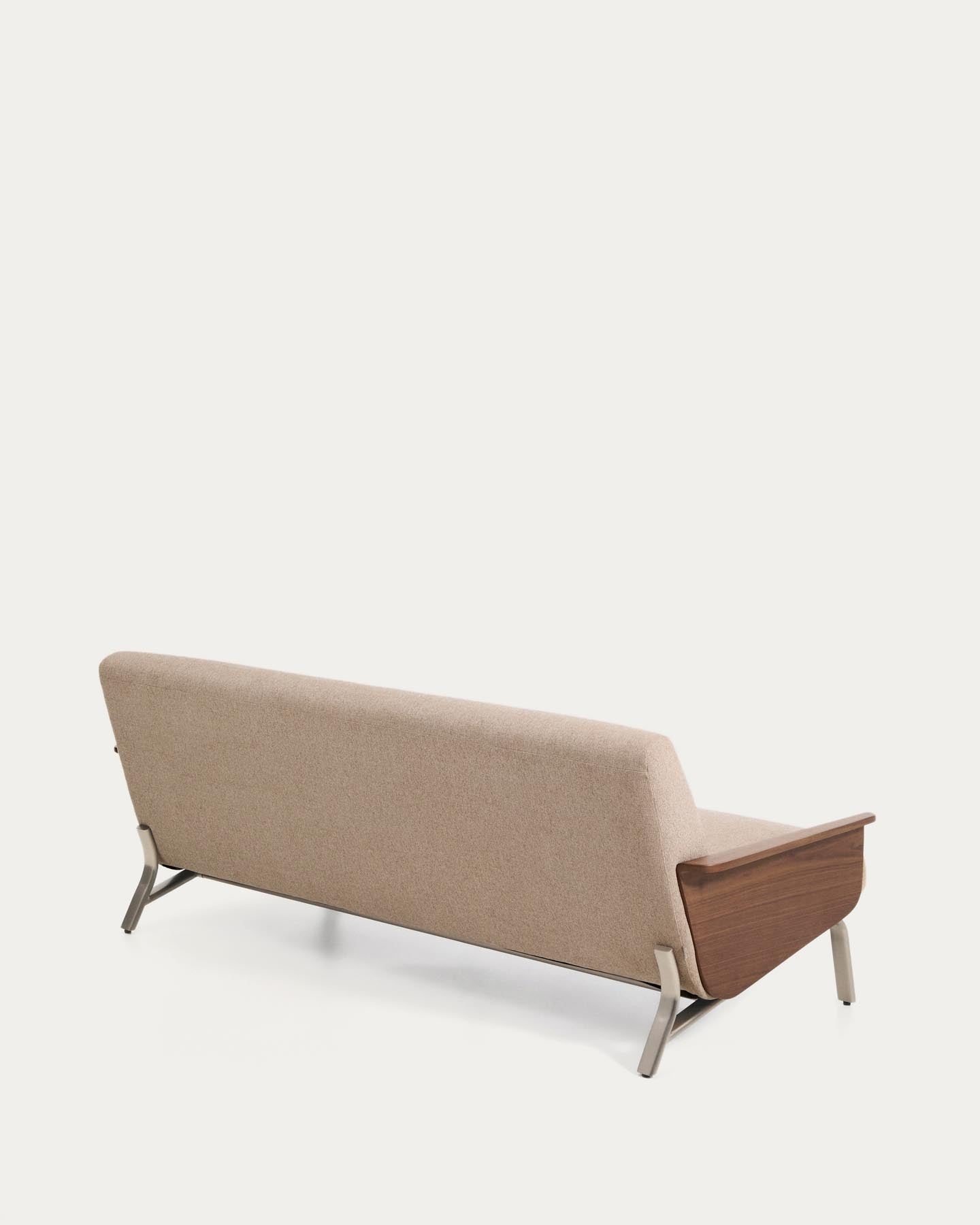 3-Sitzer-Sofa Amsen in Hellbraun aus Nussbaumsperrholz und Beinen aus em gebürsteten Edelstahl 190 cm in Hellbraun präsentiert im Onlineshop von KAQTU Design AG. 3er Sofa ist von Kave Home