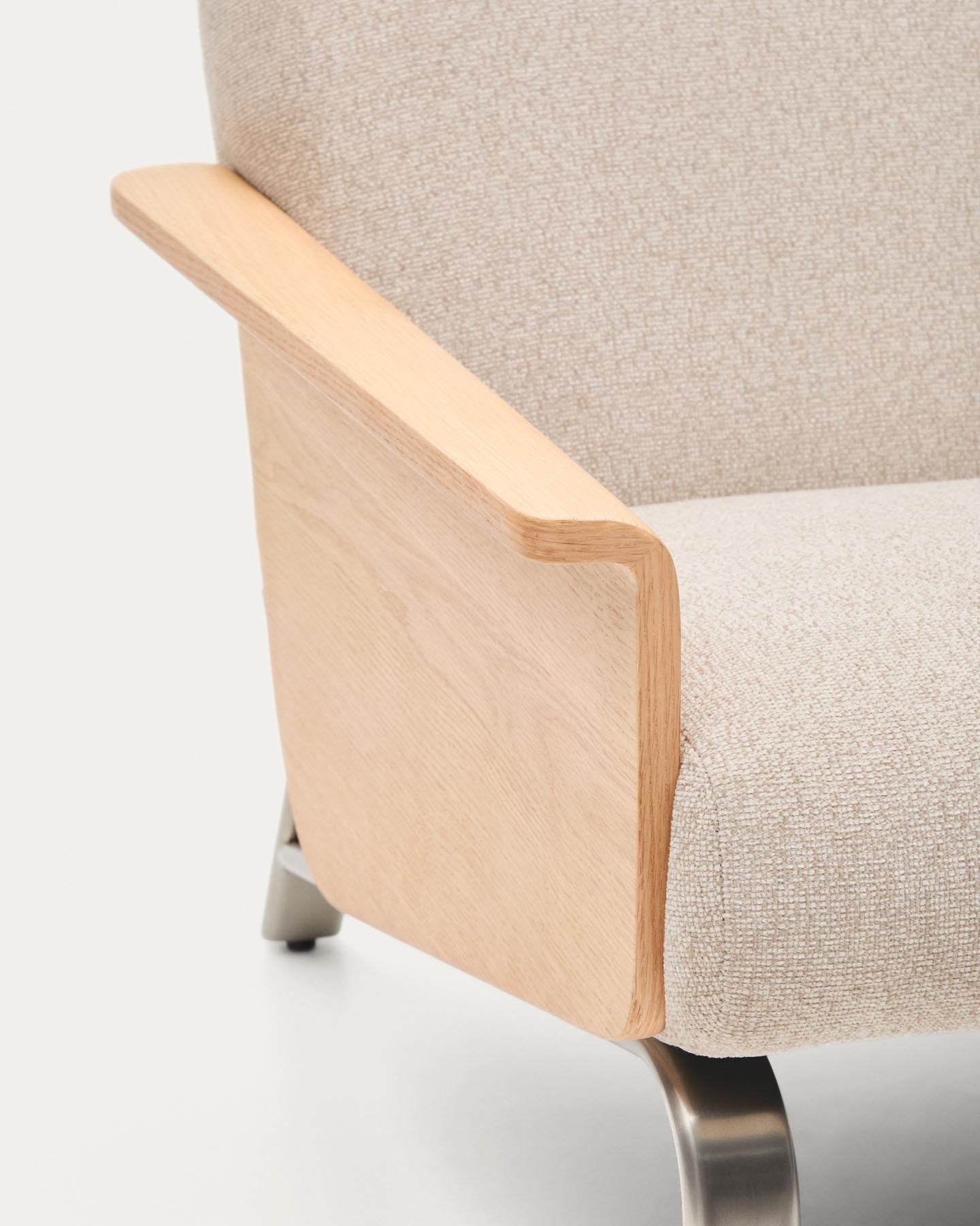 3-Sitzer-Sofa Amsen aus Eichensperrholz mit beiger Chenille und Beinen aus em gebürsteten Edelstahl 190 cm in Beige präsentiert im Onlineshop von KAQTU Design AG. 3er Sofa ist von Kave Home