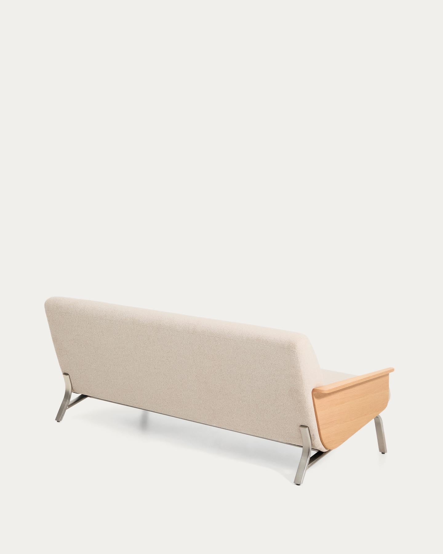3-Sitzer-Sofa Amsen aus Eichensperrholz mit beiger Chenille und Beinen aus em gebürsteten Edelstahl 190 cm in Beige präsentiert im Onlineshop von KAQTU Design AG. 3er Sofa ist von Kave Home