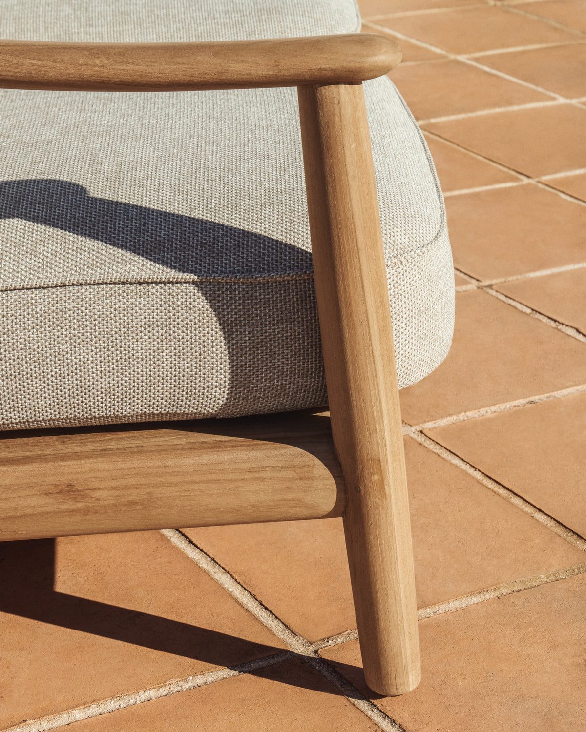 2-Sitzer Outdoor-Sofa Elunda aus massivem Teakholz, FSC 100 %, 149 cm in Beige, Natur, Hellgrau präsentiert im Onlineshop von KAQTU Design AG. Lounge Sofa ist von Kave Home