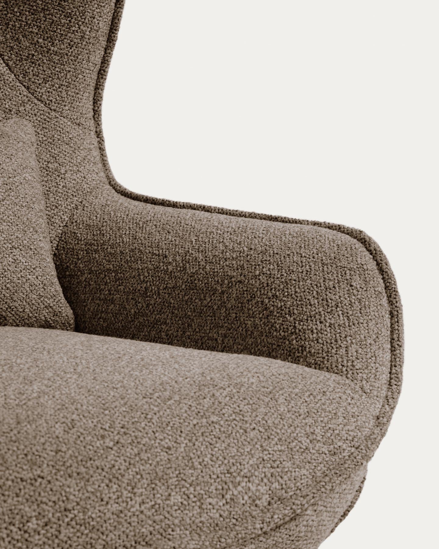 Drehsessel Sorile mit brauner Chenille und schwarz lackiertem Stahl, FSC 100 % in Braun präsentiert im Onlineshop von KAQTU Design AG. Drehsessel ist von Kave Home