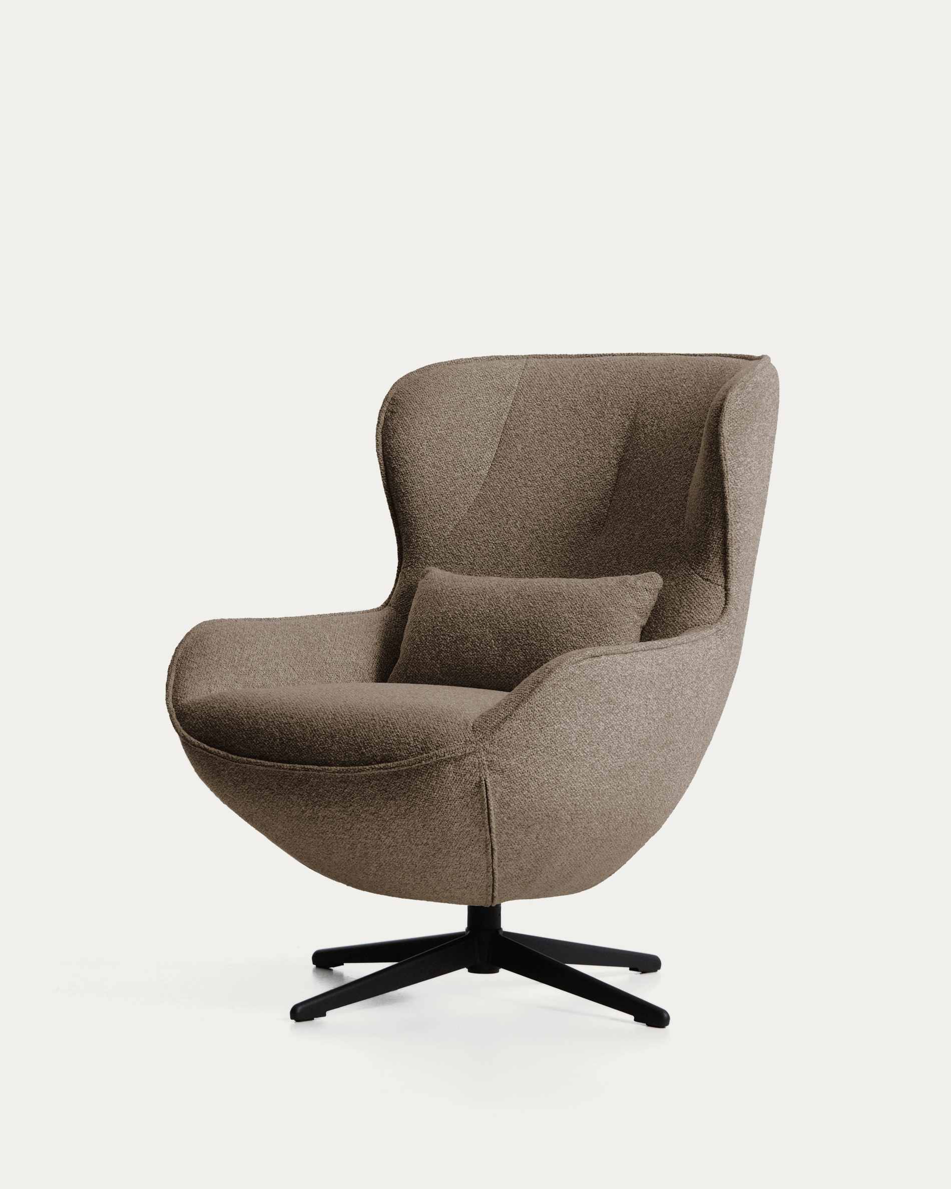 Drehsessel Sorile mit brauner Chenille und schwarz lackiertem Stahl, FSC 100 % in Braun präsentiert im Onlineshop von KAQTU Design AG. Drehsessel ist von Kave Home