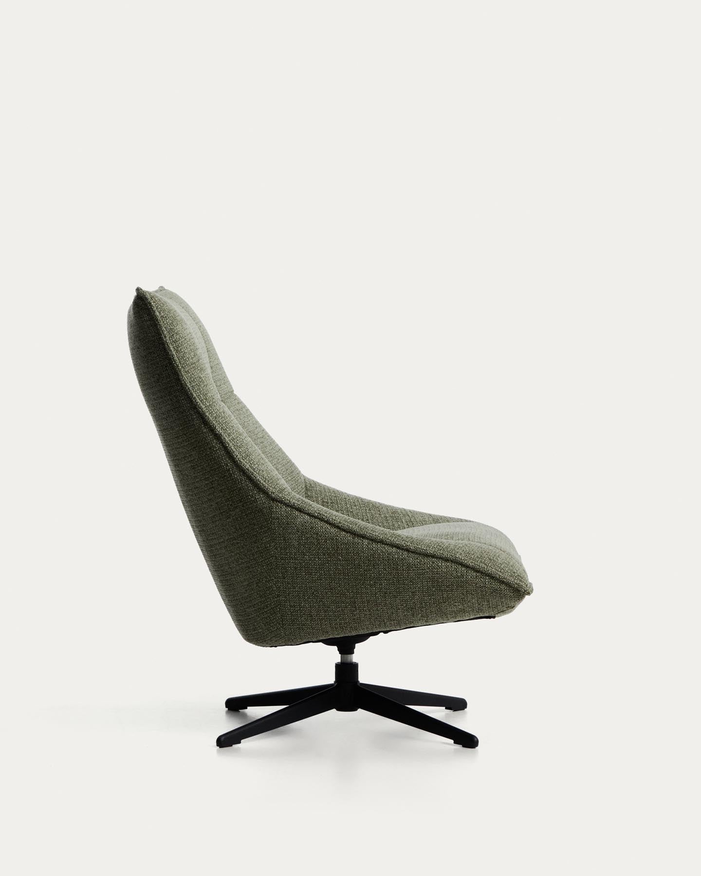 Drehsessel Dirala mit grüner Chenille und schwarz lackiertem Stahl, FSC 100 % in Hellgrün präsentiert im Onlineshop von KAQTU Design AG. Drehsessel ist von Kave Home
