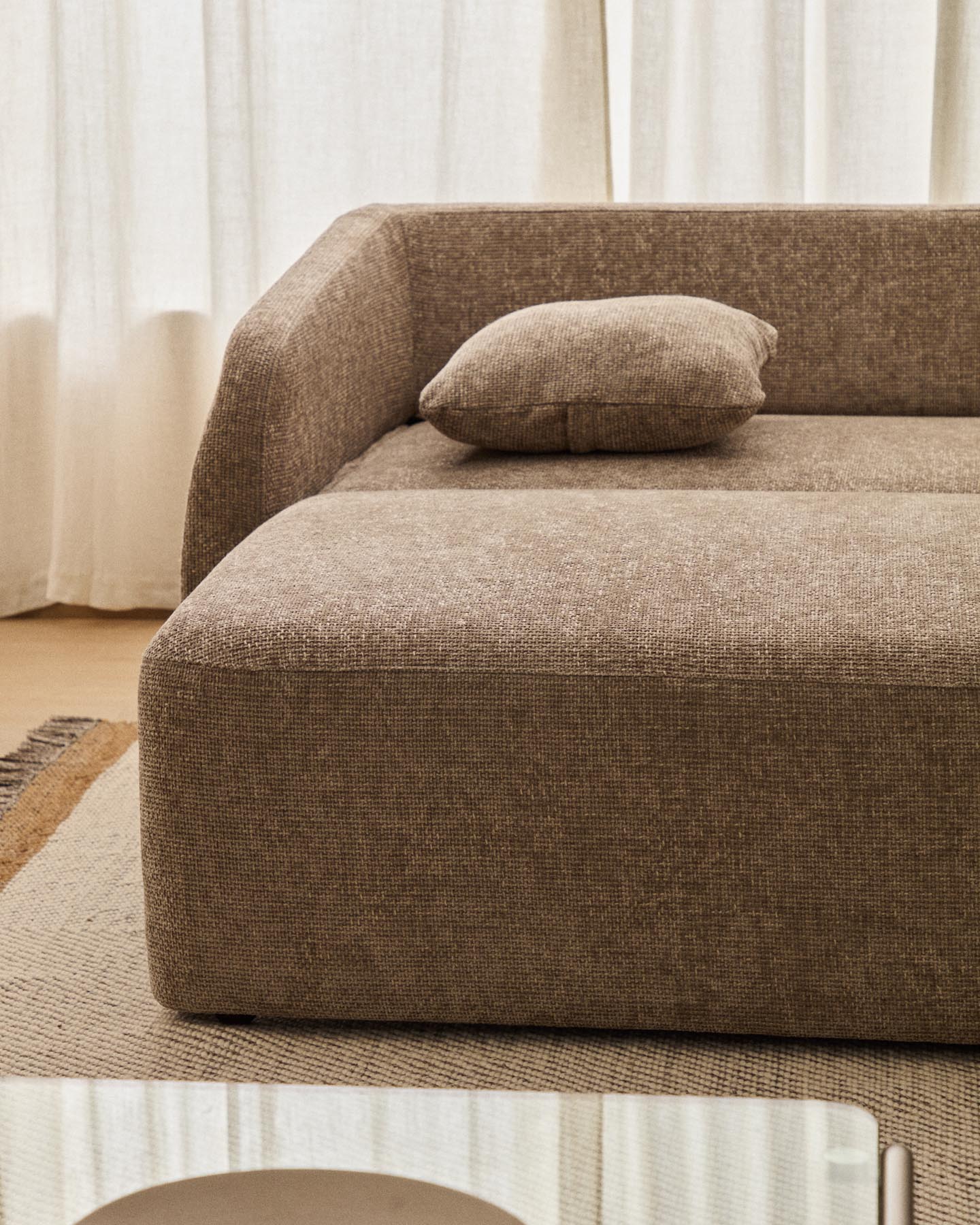 3-Sitzer-Bettsofa Laira in taupefarbener Chenille und Chaiselongue rechts, 246 cm, FSC Mix Credit in Taupe präsentiert im Onlineshop von KAQTU Design AG. Bettsofa ist von Kave Home
