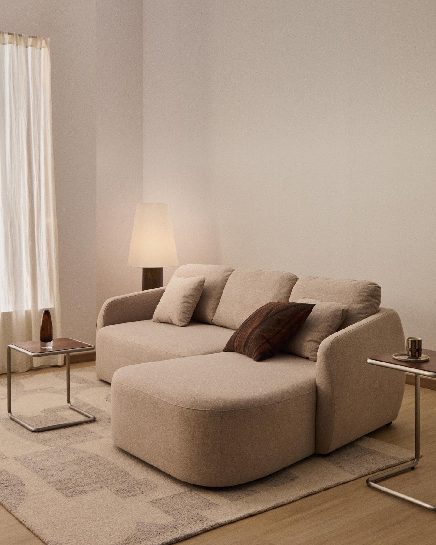 3-Sitzer-Bettsofa Laira in beiger Chenille und Chaiselongue rechts, 246 cm, FSC Mix Credit in Beige präsentiert im Onlineshop von KAQTU Design AG. Bettsofa ist von Kave Home