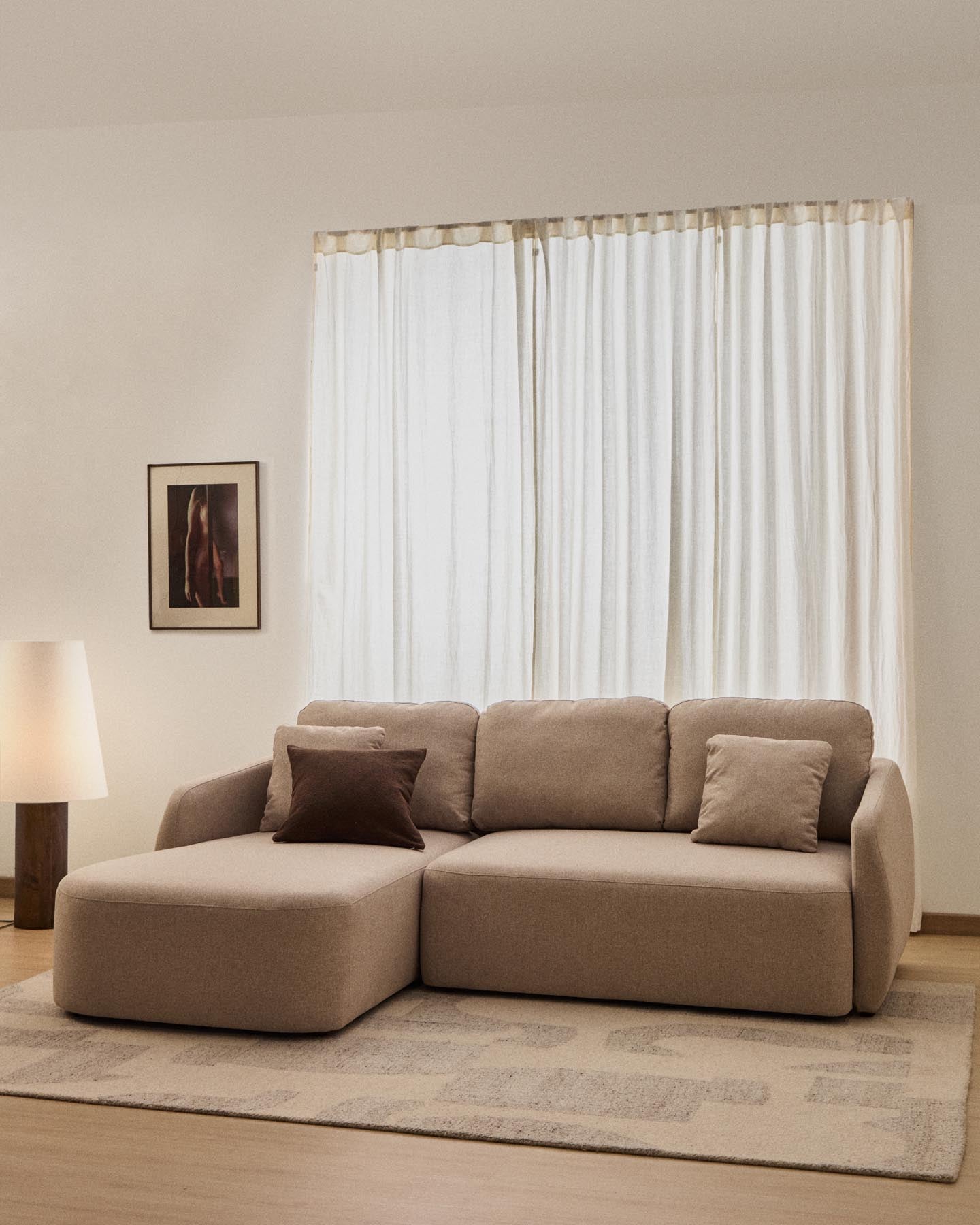 3-Sitzer-Bettsofa Laira in beiger Chenille und Chaiselongue links, 246 cm, FSC Mix Credit in Beige präsentiert im Onlineshop von KAQTU Design AG. Bettsofa ist von Kave Home