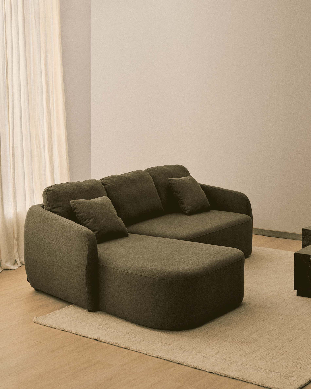 3-Sitzer-Bettsofa Laira in dunkelgrüner Chenille und Chaiselongue links, 246 cm, FSC Mix Credit in Dunkelgrün präsentiert im Onlineshop von KAQTU Design AG. Bettsofa ist von Kave Home