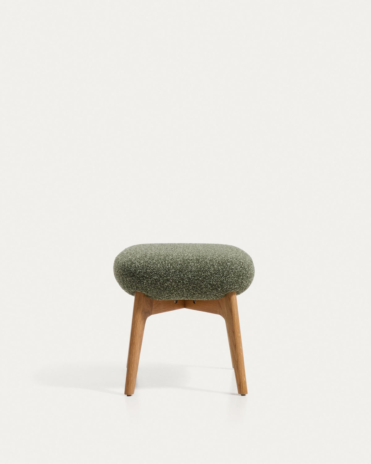 Fussablage Adiran von Kave Home, Ottoman mit dunkelgrünem Chenille-Bezug und Beinen aus massivem Eichenholz mit natürlichem Finish.