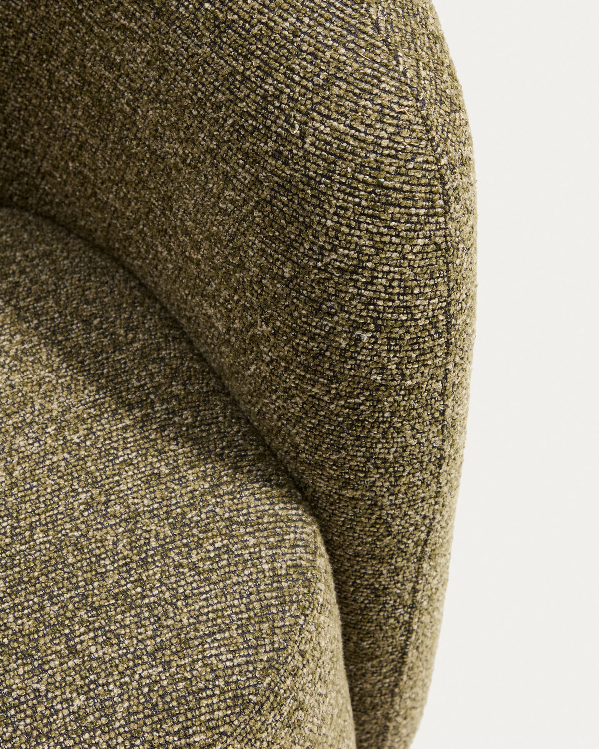Drehsessel Odenia mit olivgrünem Micro-Bouclé in Grün präsentiert im Onlineshop von KAQTU Design AG. Drehsessel ist von Kave Home
