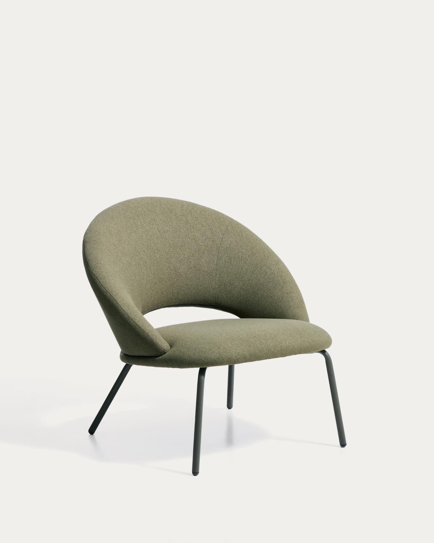 Sessel Bonali mit grüner Chenille und grünen Metallbeinen, FSC Mix Credit in Grün präsentiert im Onlineshop von KAQTU Design AG. Sessel ist von Kave Home