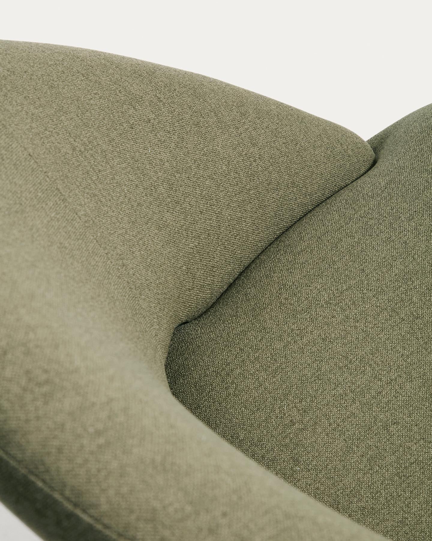 Sessel Bonali mit grüner Chenille und grünen Metallbeinen, FSC Mix Credit in Grün präsentiert im Onlineshop von KAQTU Design AG. Sessel ist von Kave Home