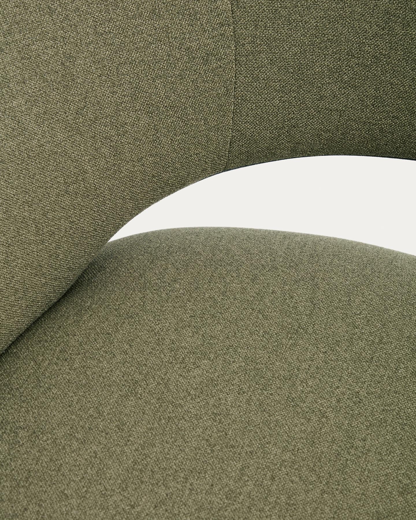 Sessel Bonali mit grüner Chenille und grünen Metallbeinen, FSC Mix Credit in Grün präsentiert im Onlineshop von KAQTU Design AG. Sessel ist von Kave Home