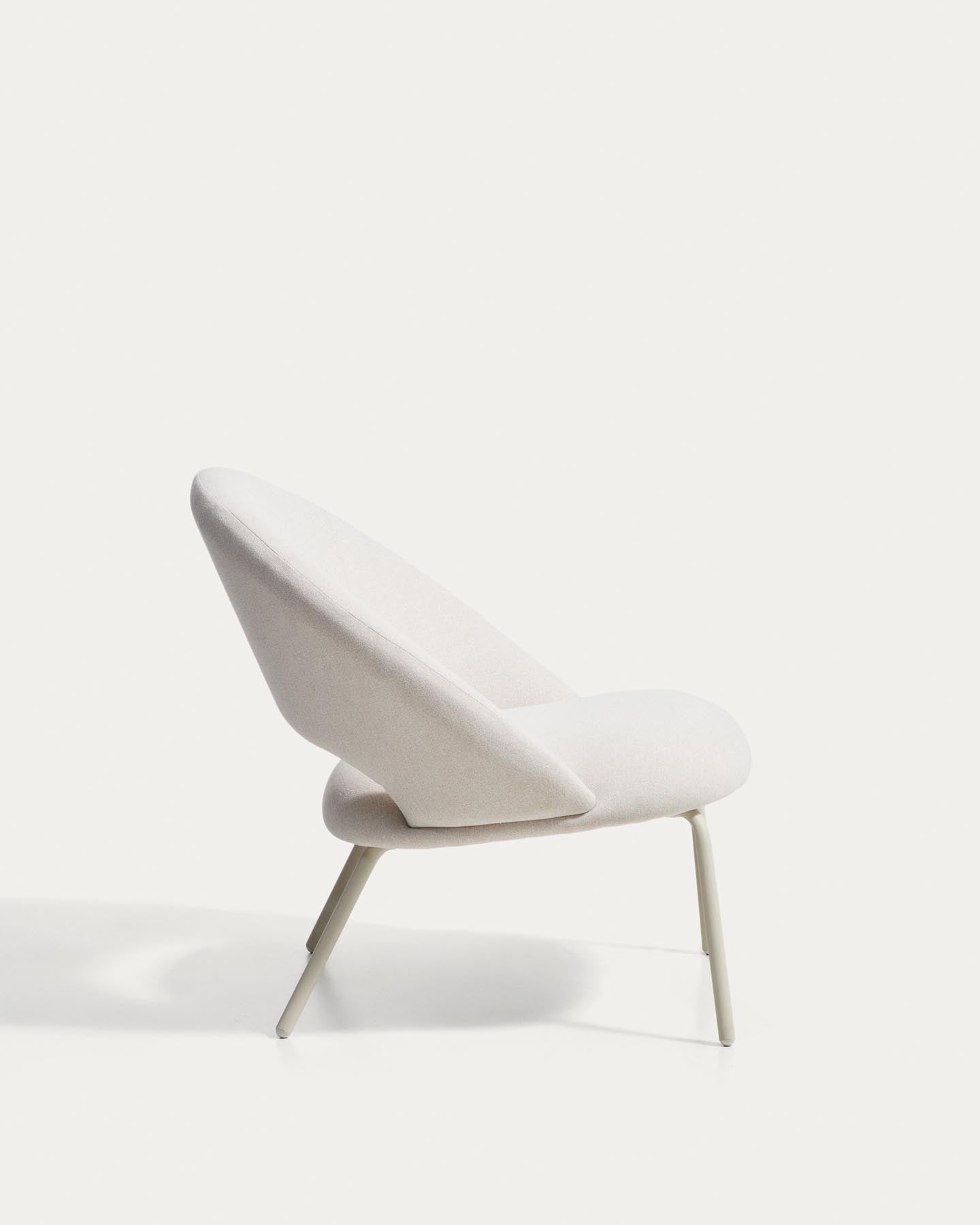 Sessel Bonali mit beiger Chenille und beigen Metallbeinen, FSC Mix Credit in Beige präsentiert im Onlineshop von KAQTU Design AG. Sessel ist von Kave Home