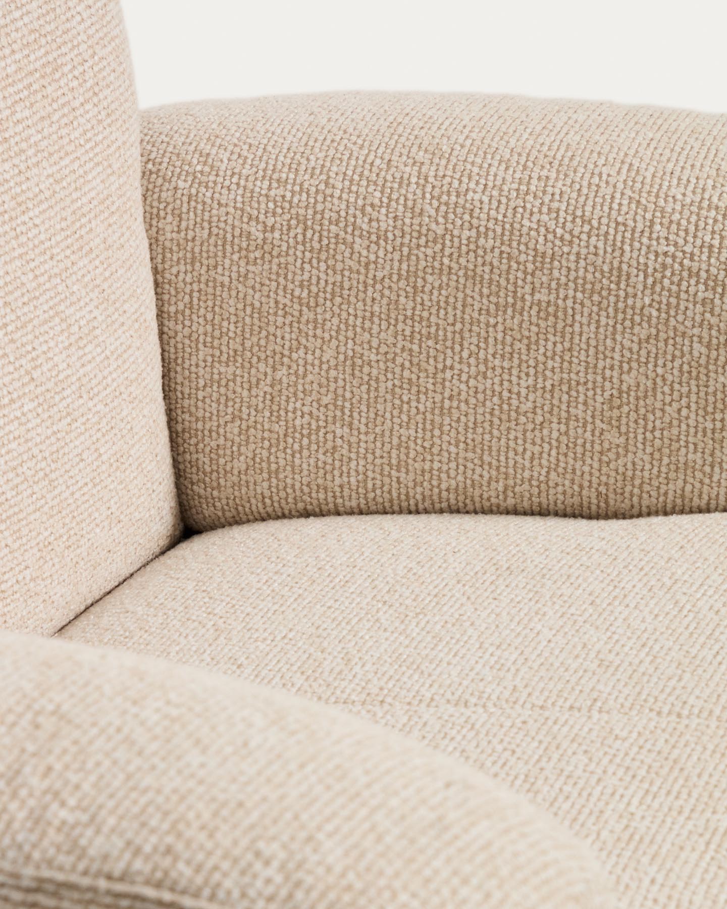 Verstellbarer Drehsessel Toriel mit Fussablage in beigem Microbouclé und mit Beinen aus Aluminium mit schwarzem Finish, FSC Mix Credit in Beige präsentiert im Onlineshop von KAQTU Design AG. Drehsessel ist von Kave Home