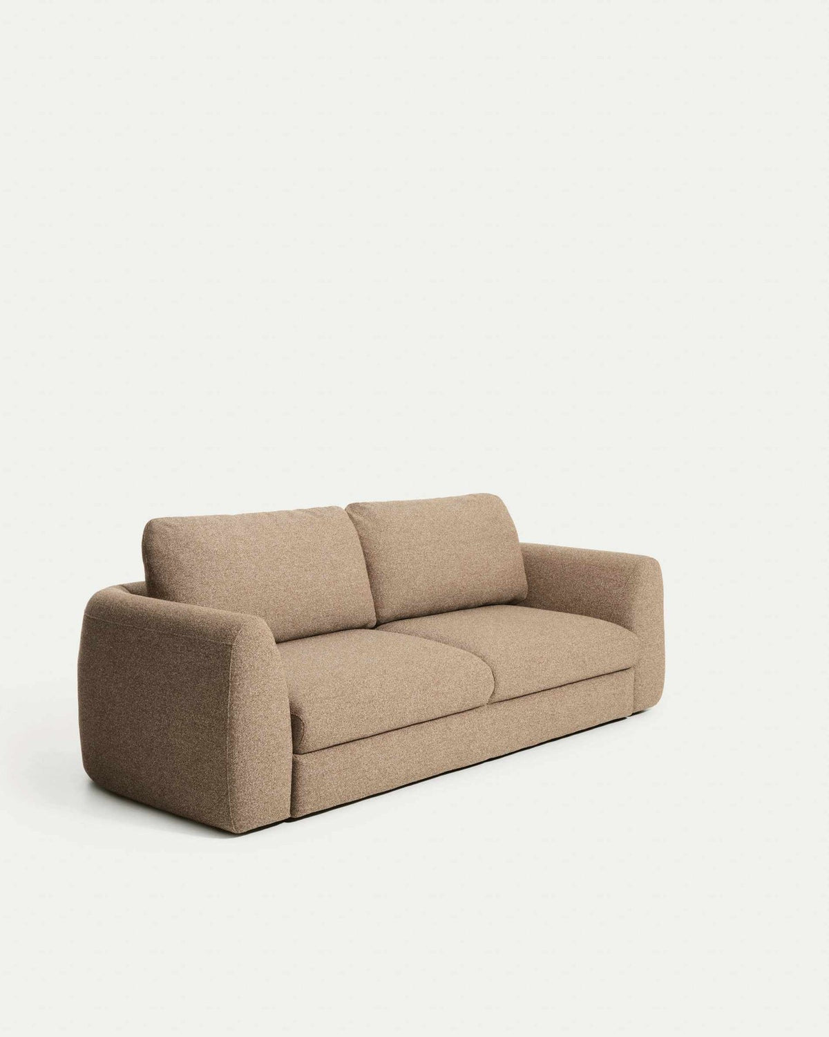 Taupefarbenes 4-Sitzer Schlafsofa Vera mit abgerundeten Armlehnen, schwarzen Beinen und strukturierter Gewebepolsterung, 240 cm breit.