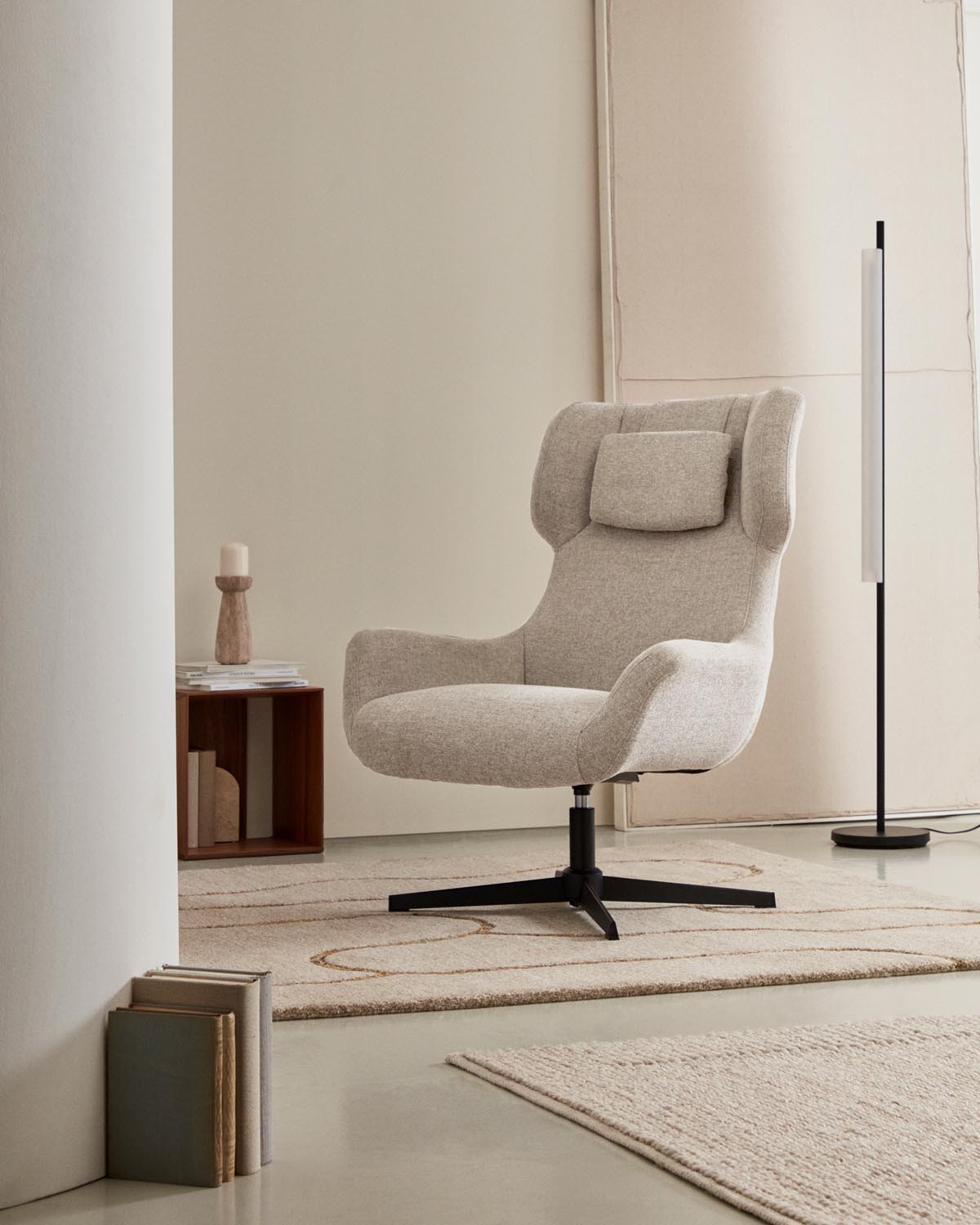 Eleganter Zalina Drehsessel in Beige: Komfort trifft modernes Design.