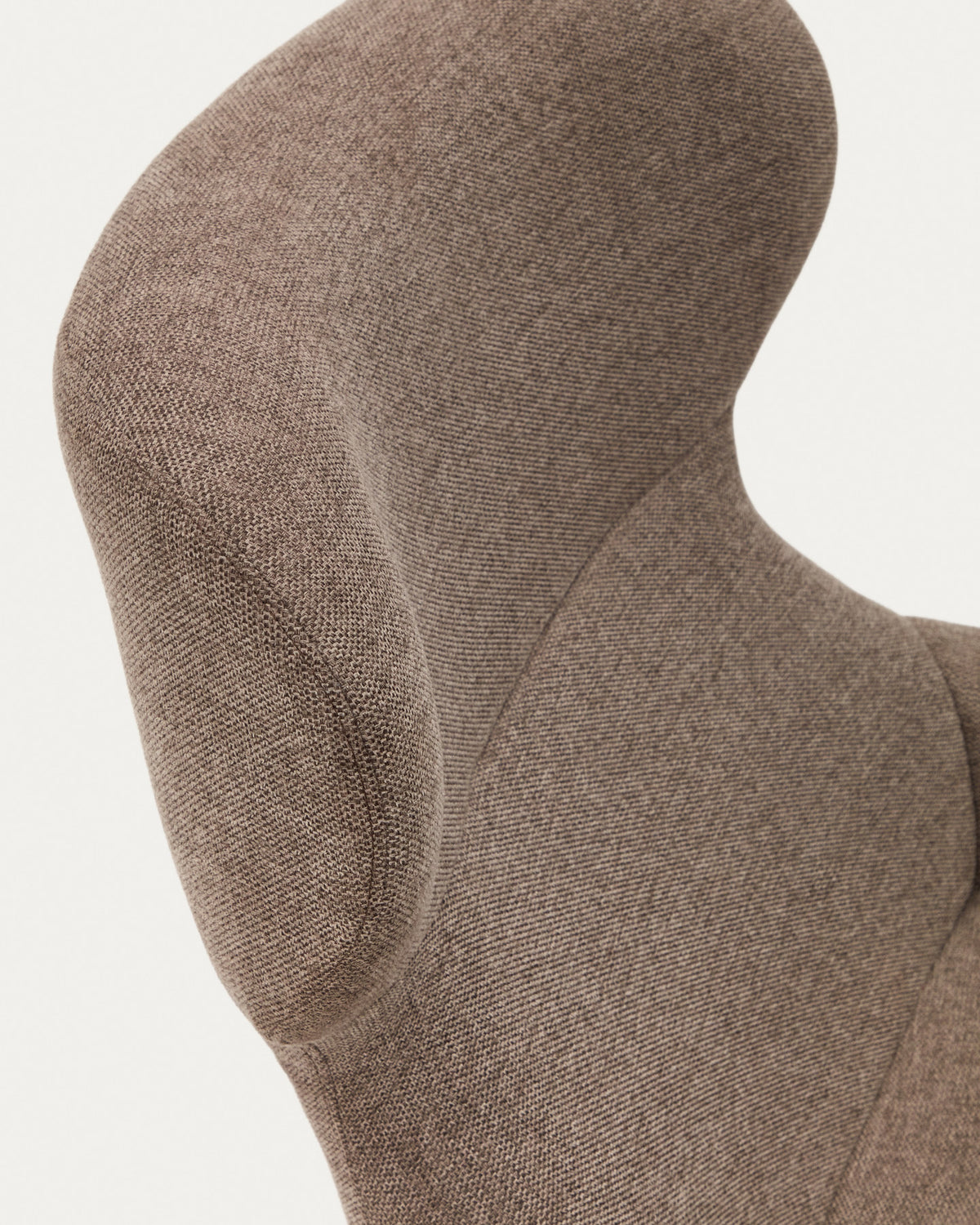 Belina Sessel mit Chenille in Hellbraun und Stahl mit schwarzem Finish FSC 100% in Braun, Schwarz präsentiert im Onlineshop von KAQTU Design AG. Sessel ist von Kave Home