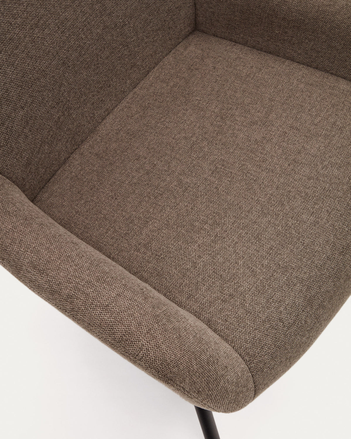 Belina Sessel mit Chenille in Hellbraun und Stahl mit schwarzem Finish FSC 100% in Braun, Schwarz präsentiert im Onlineshop von KAQTU Design AG. Sessel ist von Kave Home