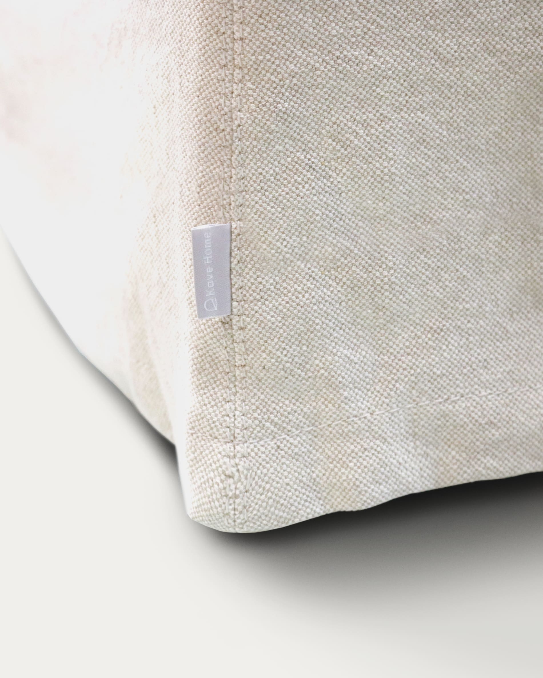 Verleihen Sie Ihrem Fusshocker mit dem stilvollen Zenira Bezug in Beige (90 x 90 cm) aus langlebiger Baumwolle und Leinen einen frischen Look.