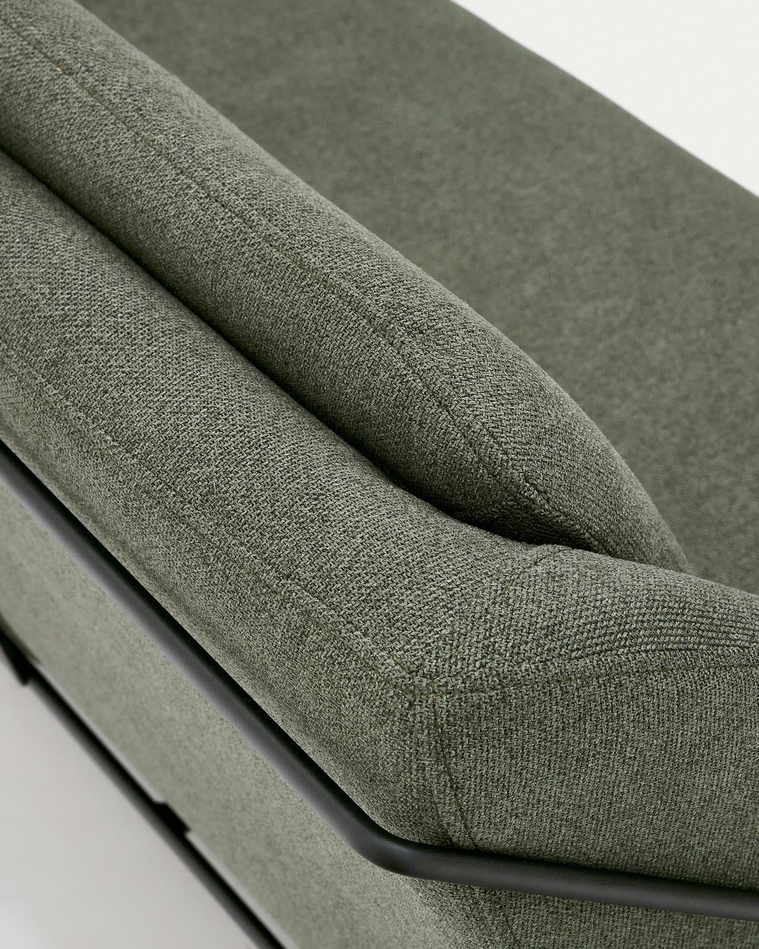 Stylisches Brida 2-Sitzer-Sofa in frischem Grün, 128 cm, mit stabilen schwarzen Stahlbeinen. Ideal für moderne und gemütliche Wohnräume.