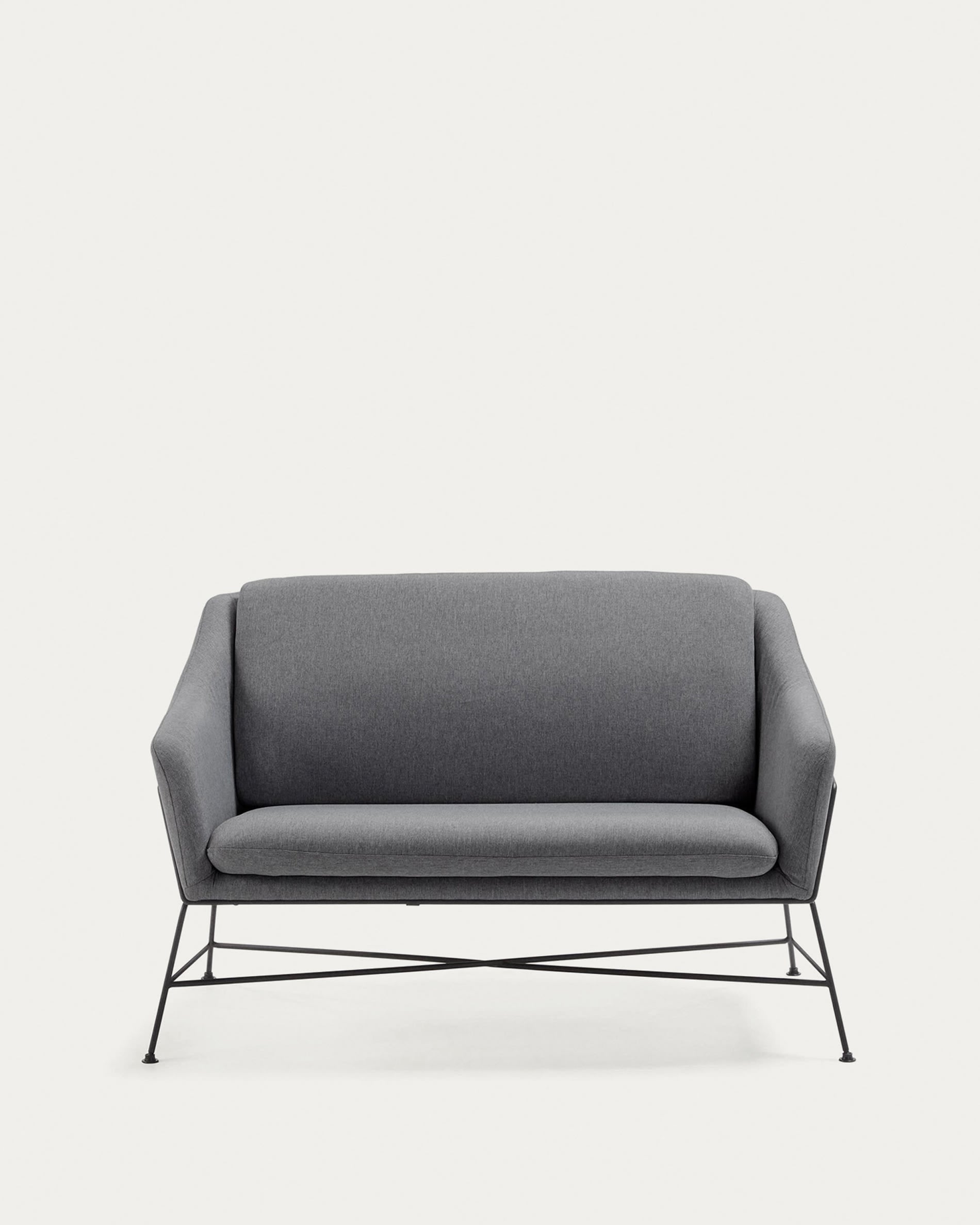 Das Brida 2-Sitzer-Sofa in Dunkelgrau von Kave Home kombiniert modernes Design mit Komfort auf einer Breite von 128 cm.