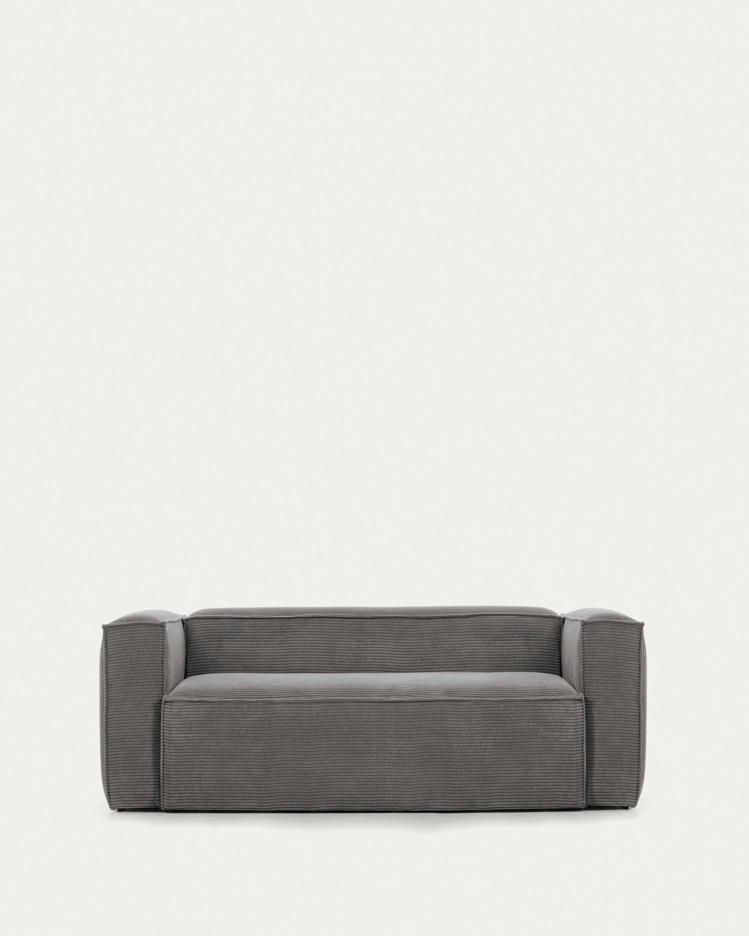 Erleben Sie das Blok 3-Sitzer-Sofa aus breitem Cord in elegantem Grau – der perfekte Ort für Entspannung und stilvolles Wohnen.
