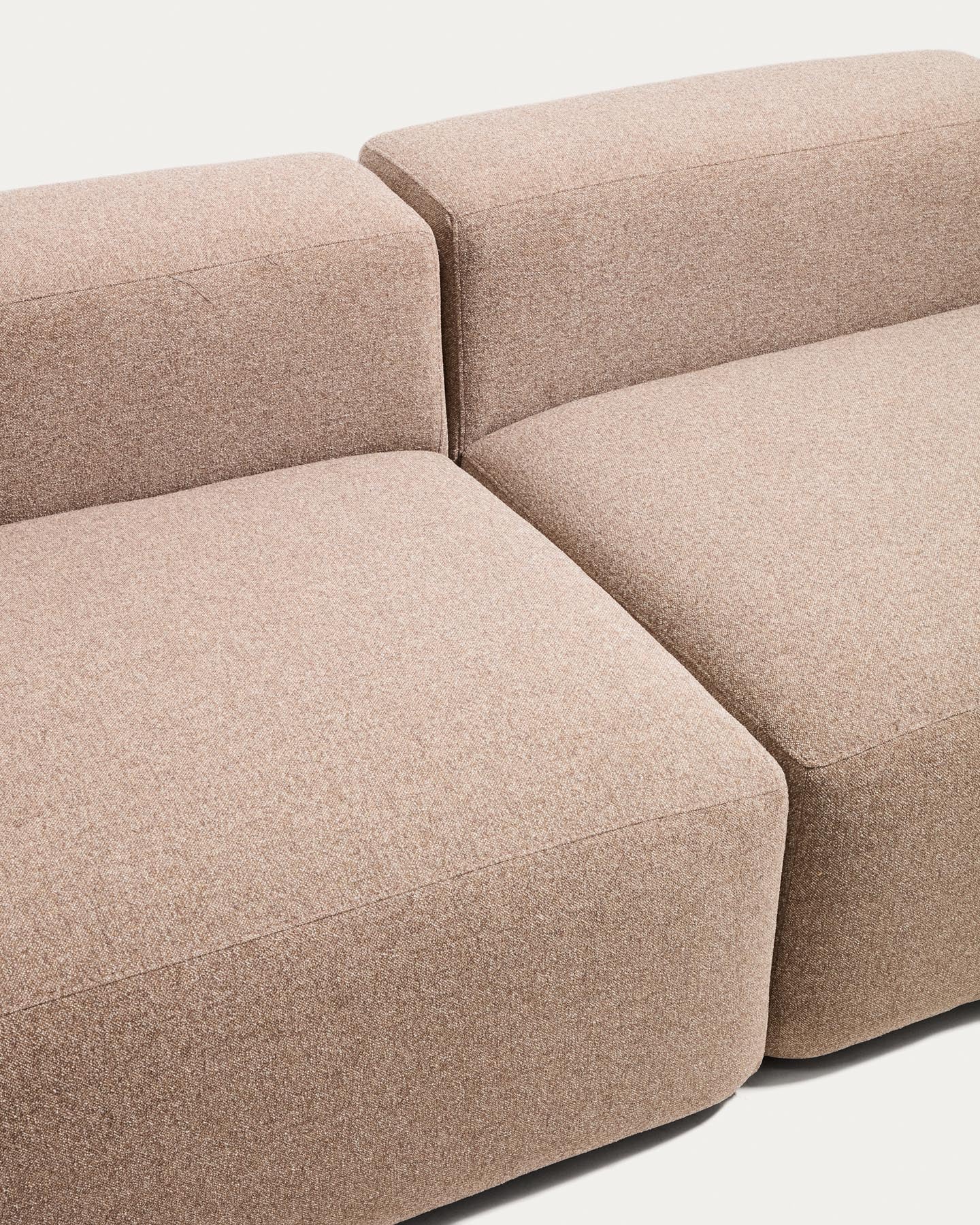3-Sitzer-Sofa Blok in brauner Chenille, 290 cm, FSC Mix Credit in Taupe präsentiert im Onlineshop von KAQTU Design AG. 3er Sofa ist von Kave Home