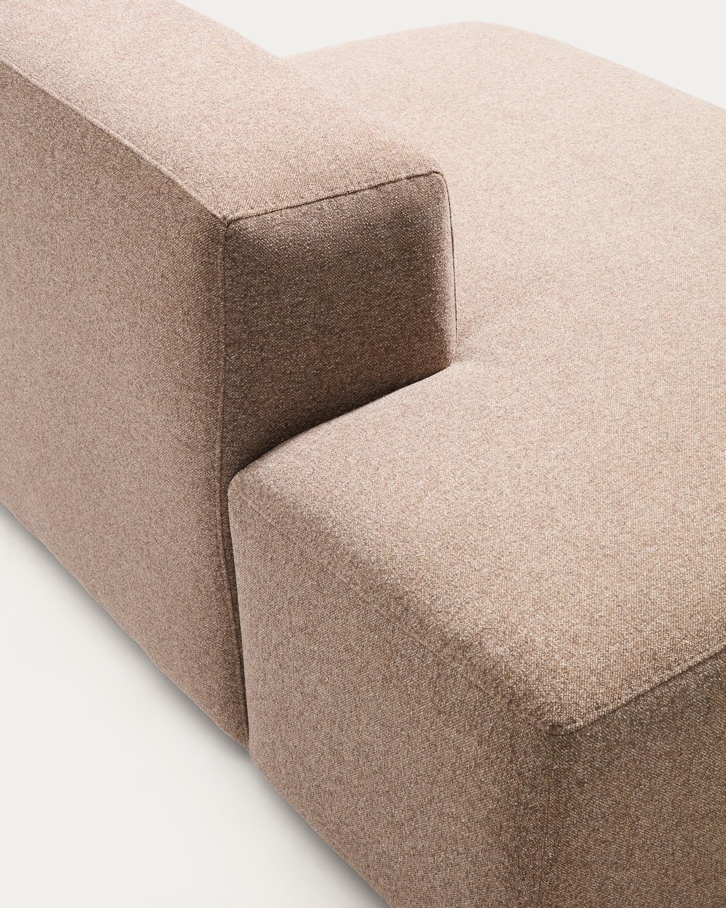 4-Sitzer-Sofa Blok in brauner Chenille, 380 cm, FSC Mix Credit in Taupe präsentiert im Onlineshop von KAQTU Design AG. 4er Sofa ist von Kave Home