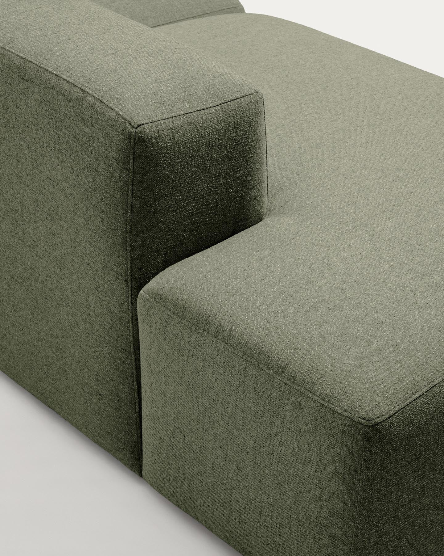 4-Sitzer-Sofa Blok in moosgrüner Chenille, 380 cm, FSC Mix Credit in Grün präsentiert im Onlineshop von KAQTU Design AG. 4er Sofa ist von Kave Home