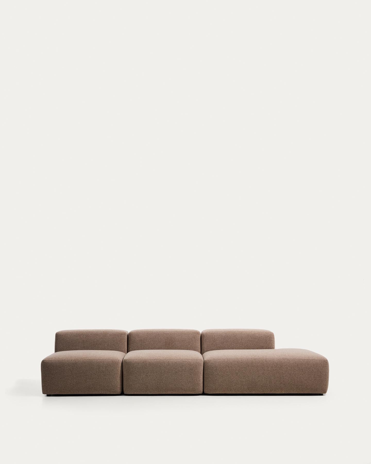 3-Sitzer-Sofa Blok mit Randmodul rechts in brauner Chenille, 325 cm, FSC Mix Credit in Taupe präsentiert im Onlineshop von KAQTU Design AG. 3er Sofa ist von Kave Home