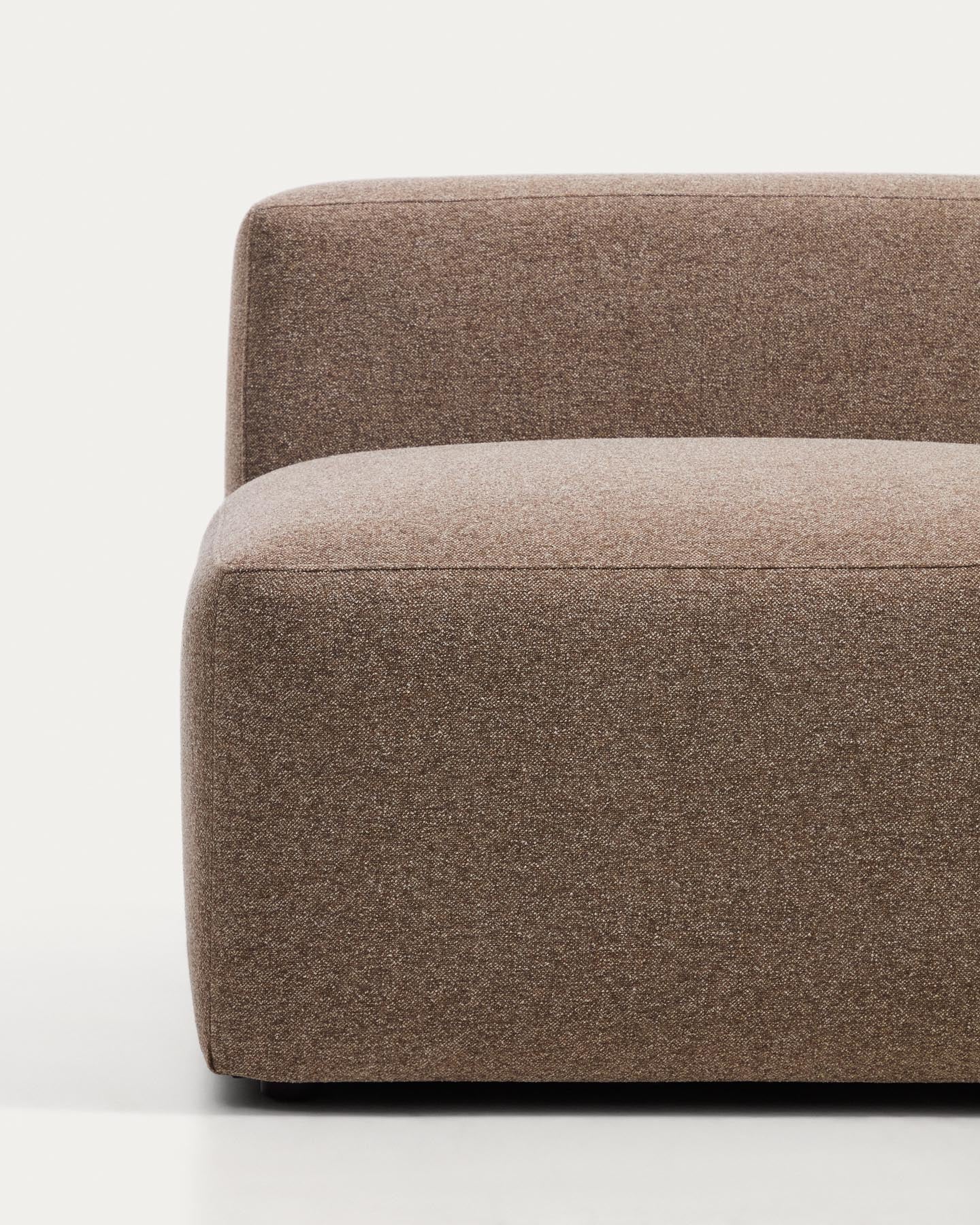3-Sitzer-Sofa Blok mit Randmodul rechts in brauner Chenille, 325 cm, FSC Mix Credit in Taupe präsentiert im Onlineshop von KAQTU Design AG. 3er Sofa ist von Kave Home