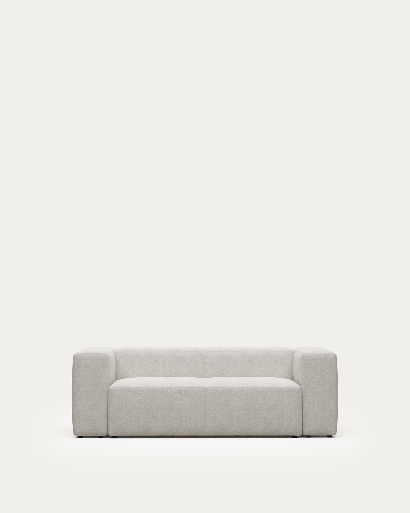 2-Sitzer-Sofa Blok, schwer entflammbar mit weissem Lammfellimitat, 210 cm, FSC Mix Credit in Weiss präsentiert im Onlineshop von KAQTU Design AG. 2er Sofa ist von Kave Home
