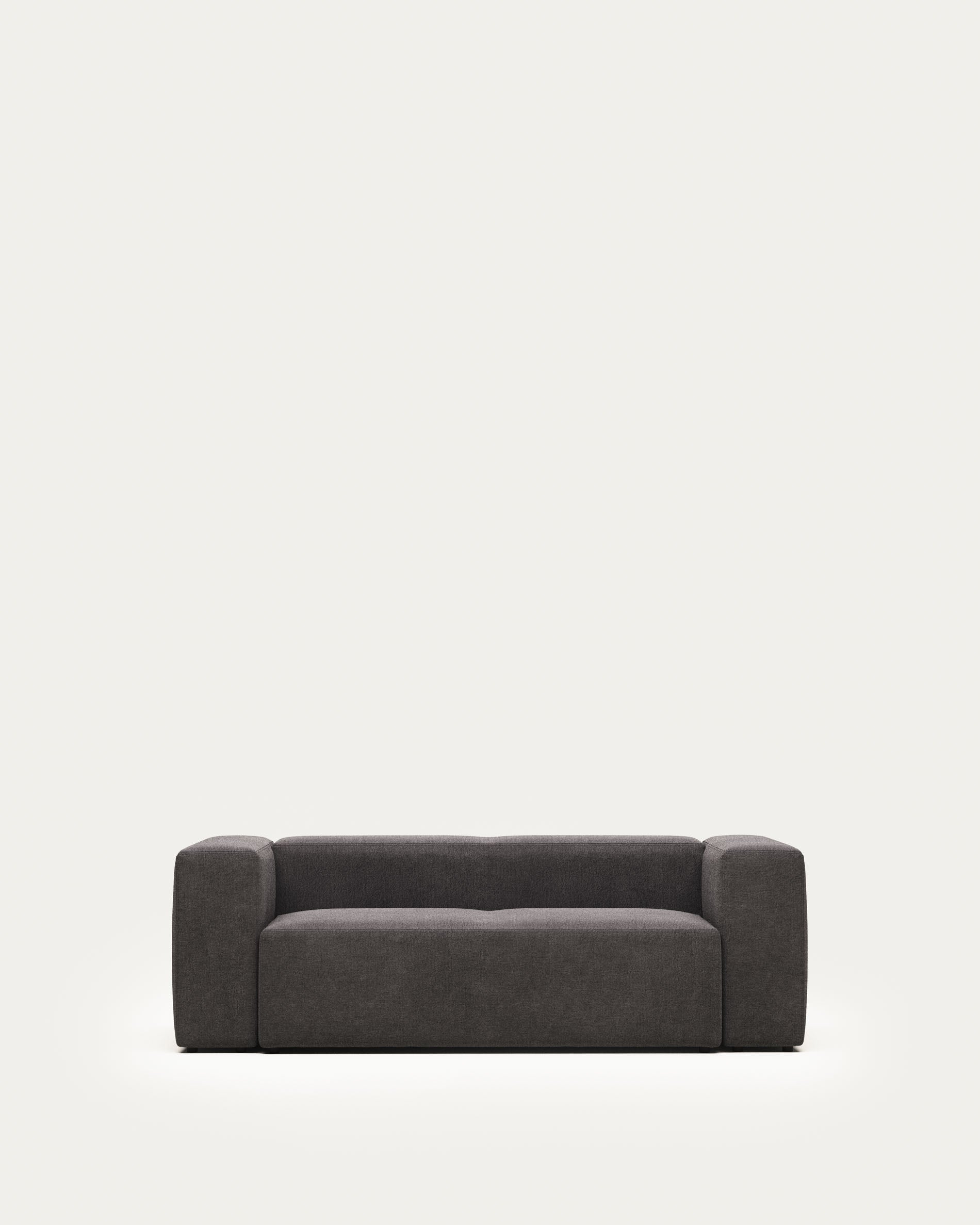 2-Sitzer-Sofa Blok, schwer entflammbar mit grauer Chenille, 210 cm in Grau präsentiert im Onlineshop von KAQTU Design AG. 2er Sofa ist von Kave Home