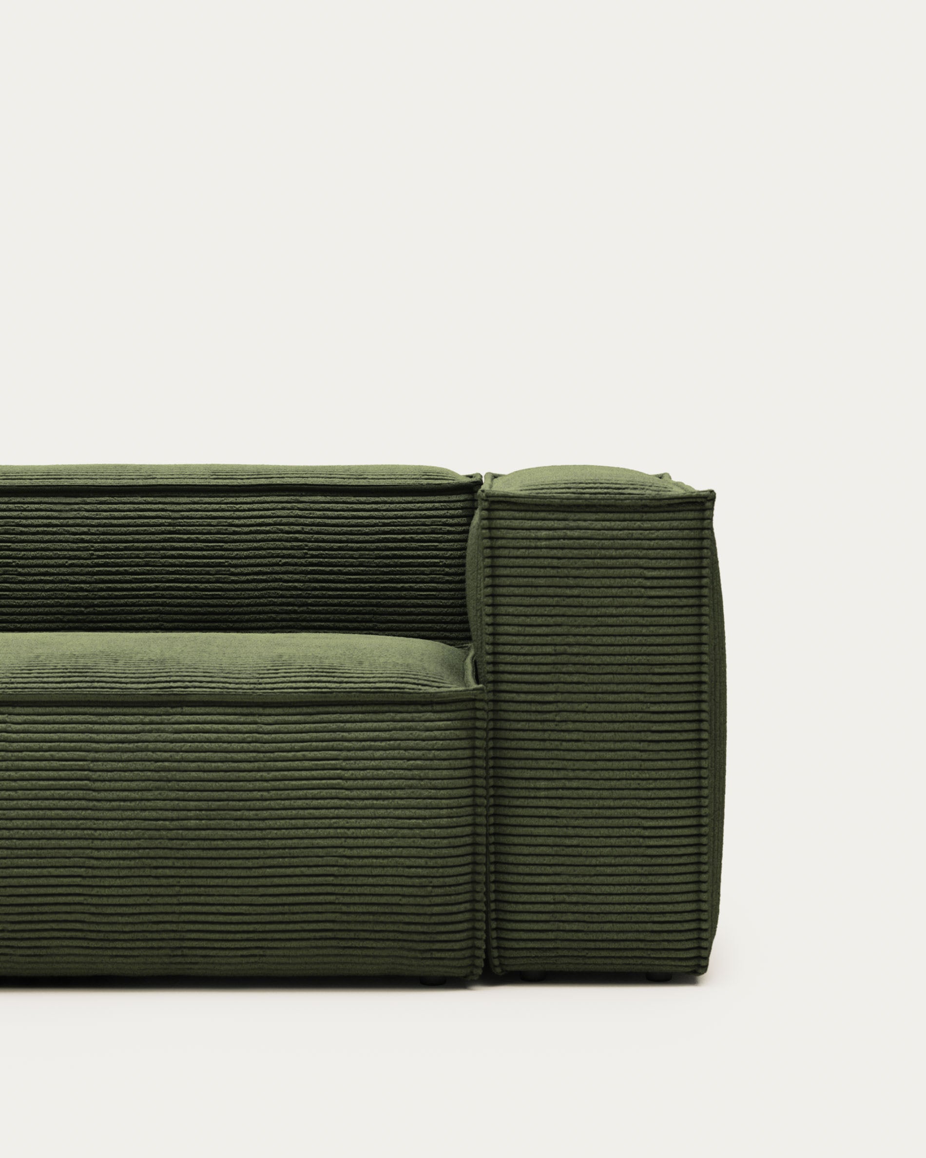 2-Sitzer-Sofa Blok, schwer entflammbar mit dickem, grünen Cord, 210 cm, FSC Mix Credit in Grün präsentiert im Onlineshop von KAQTU Design AG. 2er Sofa ist von Kave Home