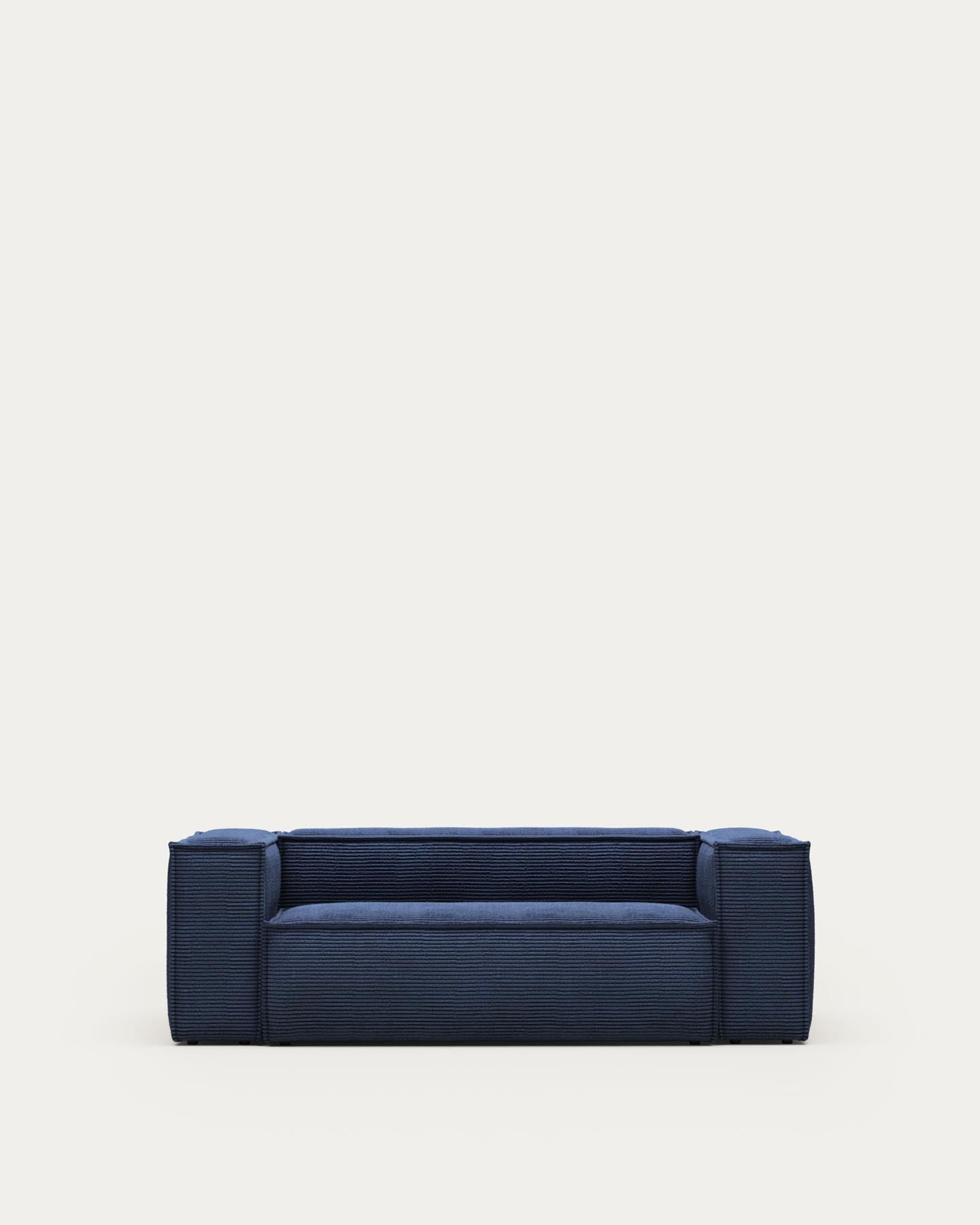 2-Sitzer-Sofa Blok, schwer entflammbar mit dickem, blauem Cord, 210 cm, FSC Mix Credit in Blau präsentiert im Onlineshop von KAQTU Design AG. 2er Sofa ist von Kave Home