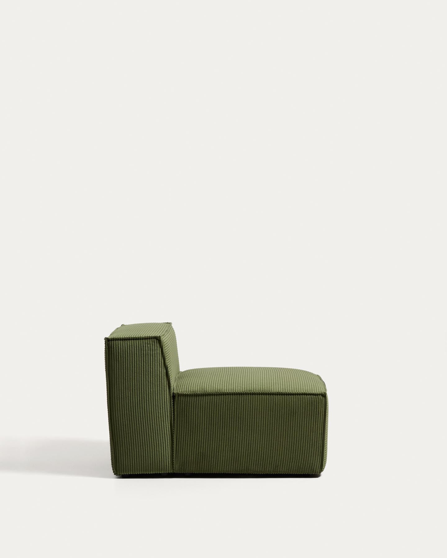 Sessel Blok mit grobem grünem Cord 90 cm FSC Mix Credit in Grün präsentiert im Onlineshop von KAQTU Design AG. Pouf ist von Kave Home