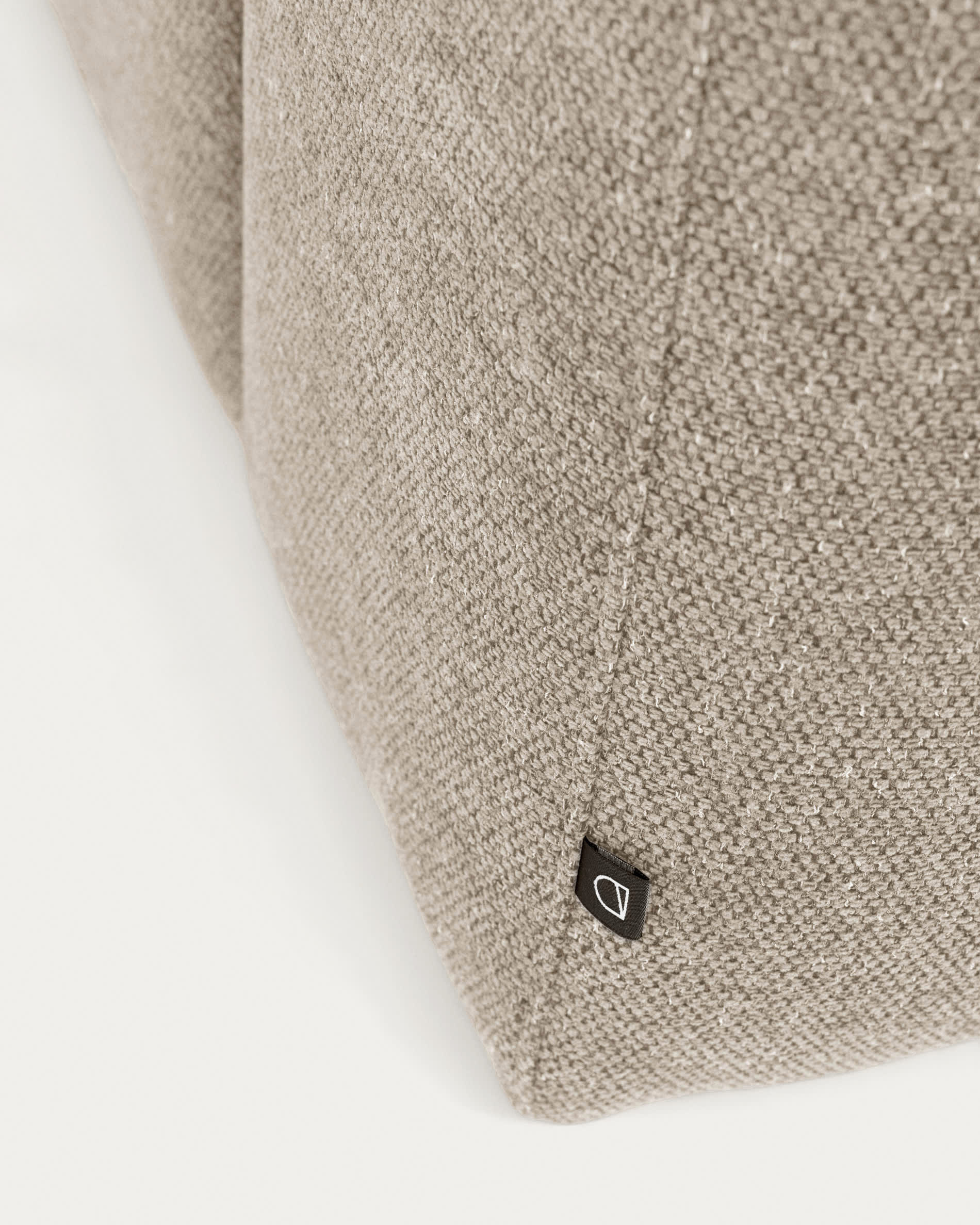 Beiges 4-Sitzer-Sofa mit Chaiselongue links, 330 cm, modernes Design, komfortable Chenille-Polsterung, FSC-zertifiziert von Kave Home.