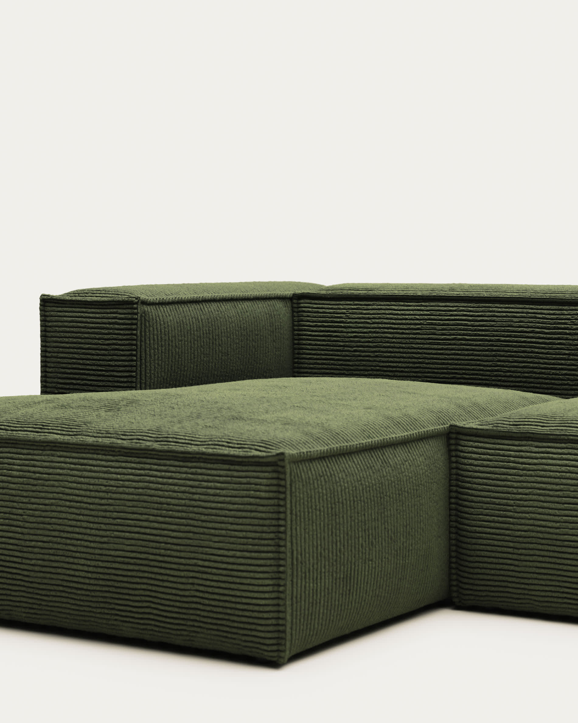 Elegantes 4-Sitzer-Sofa mit Chaiselongue links, breitem grünem Cord, 330 cm, nachhaltig produziert, ideal für Komfort und Stil in Ihrem Zuhause.