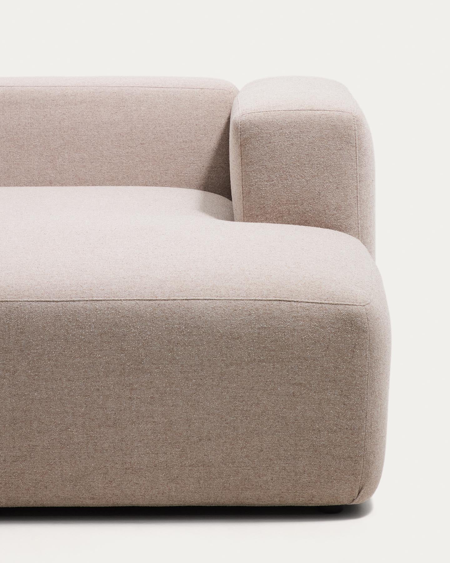 4-Sitzer-Sofa Blok mit Chaiselongue links in beiger Chenille, 330 cm, FSC Mix Credit in Beige präsentiert im Onlineshop von KAQTU Design AG. L-Sofa links ist von Kave Home